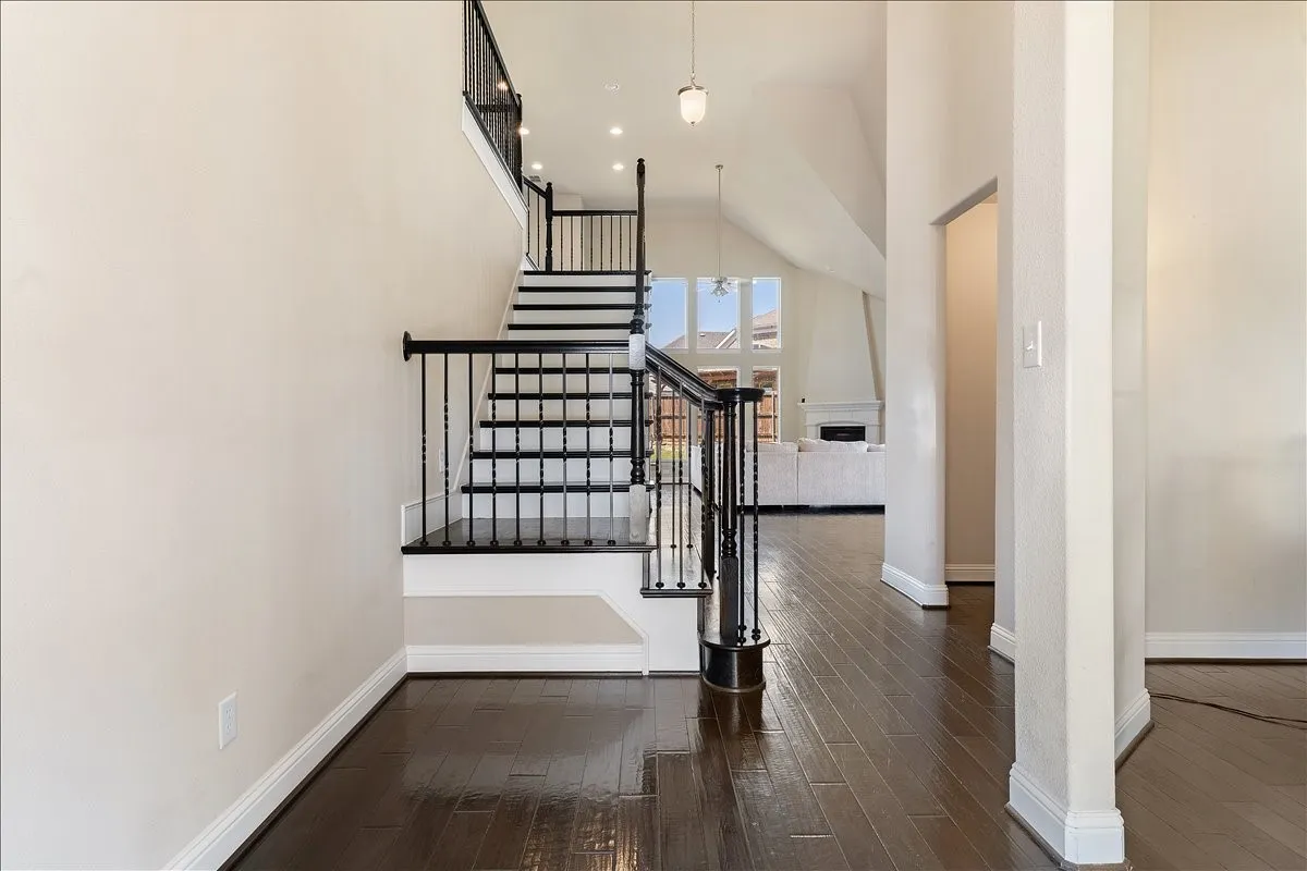 Single Family Residence For Sale in Denton County , 701 Auburn Court, Savannah, Texas 76227, 3 Bedroom, 3 Bathroom, 2 Garage spaces, 2,968 Sqft, built in 2017, mls#21339625, Real Estate Agent in Savannah, Homes For Sale in Denton county, Homes For Sale in Savannah, Realtor in Savannah Texas, Real Estate Brokerage Independent Realty Texas, Luminita Cordes Realtor
