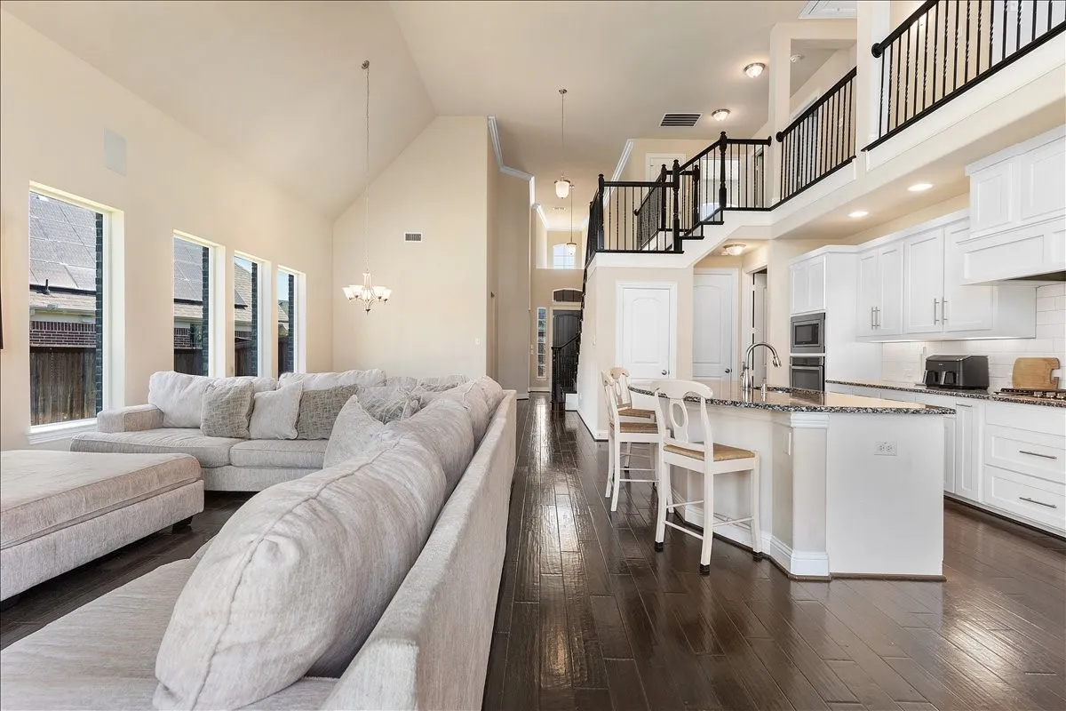 Single Family Residence For Sale in Denton County , 701 Auburn Court, Savannah, Texas 76227, 3 Bedroom, 3 Bathroom, 2 Garage spaces, 2,968 Sqft, built in 2017, mls#21339625, Real Estate Agent in Savannah, Homes For Sale in Denton county, Homes For Sale in Savannah, Realtor in Savannah Texas, Real Estate Brokerage Independent Realty Texas, Luminita Cordes Realtor