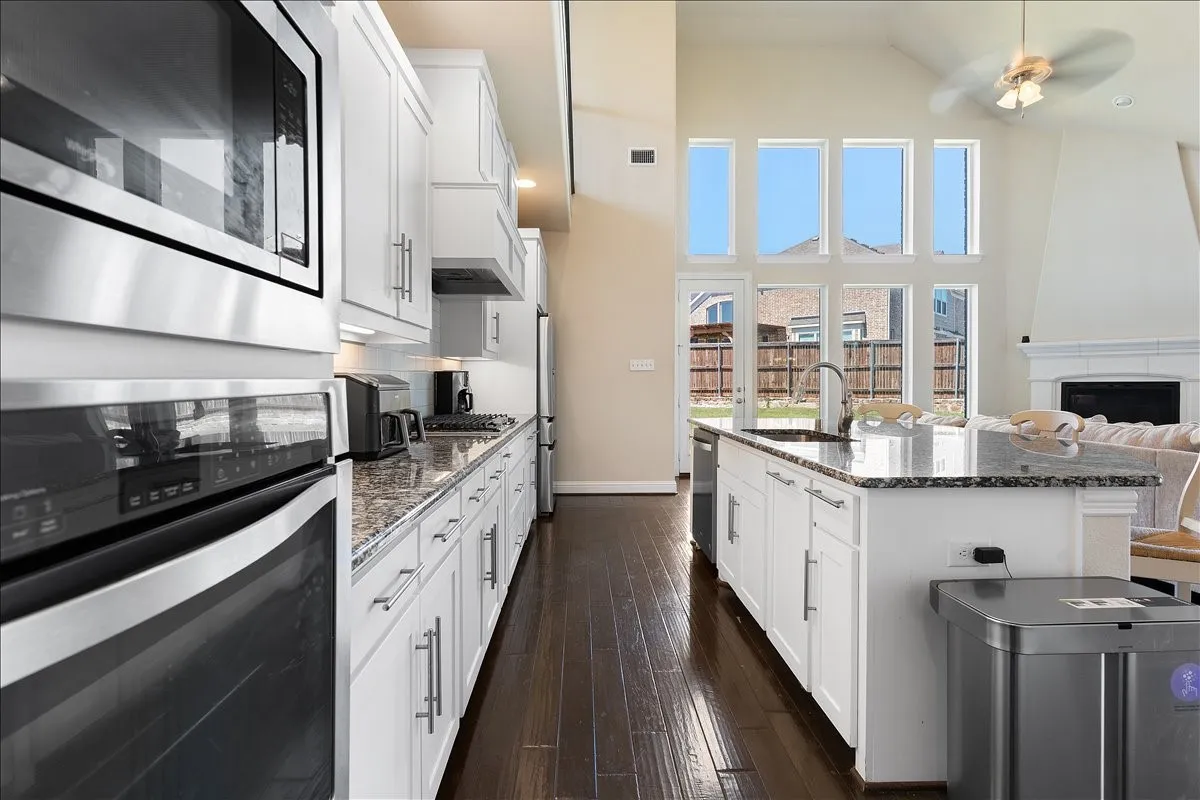 Single Family Residence For Sale in Denton County , 701 Auburn Court, Savannah, Texas 76227, 3 Bedroom, 3 Bathroom, 2 Garage spaces, 2,968 Sqft, built in 2017, mls#21339625, Real Estate Agent in Savannah, Homes For Sale in Denton county, Homes For Sale in Savannah, Realtor in Savannah Texas, Real Estate Brokerage Independent Realty Texas, Luminita Cordes Realtor