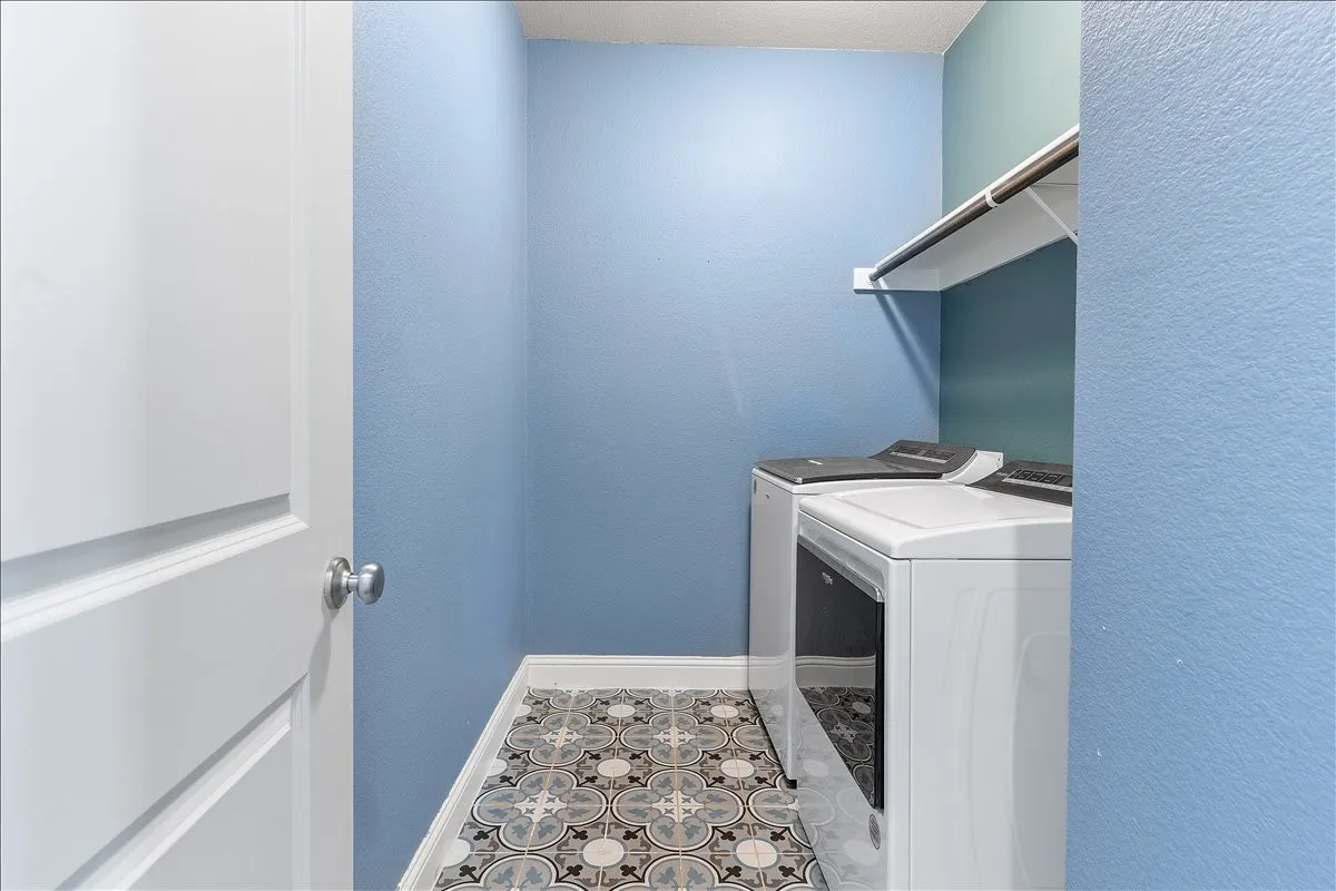 Single Family Residence For Sale in Denton County , 701 Auburn Court, Savannah, Texas 76227, 3 Bedroom, 3 Bathroom, 2 Garage spaces, 2,968 Sqft, built in 2017, mls#21339625, Real Estate Agent in Savannah, Homes For Sale in Denton county, Homes For Sale in Savannah, Realtor in Savannah Texas, Real Estate Brokerage Independent Realty Texas, Luminita Cordes Realtor