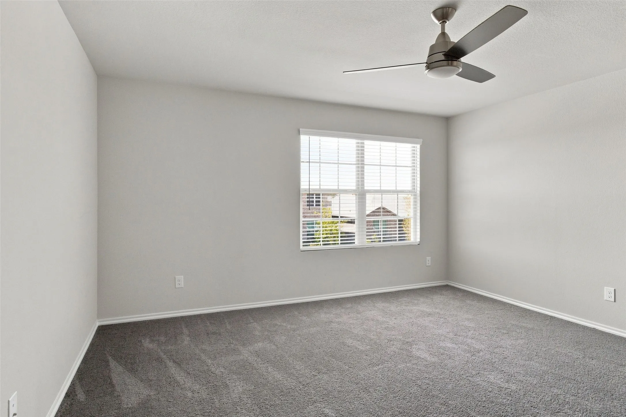 Single Family Residence For Rent in Grayson County , 944 Ravenwood Lane, Van Alstyne, Texas 75495, 3 Bedroom, 3 Bathroom, 2 Garage spaces, 2,223 Sqft, built in 2023, mls#21341464, Real Estate Agent in Van Alstyne, Homes For Rent in Grayson county, Homes For Rent in Van Alstyne, Realtor in Van Alstyne Texas, Real Estate Brokerage Independent Realty Texas, Luminita Cordes Realtor
