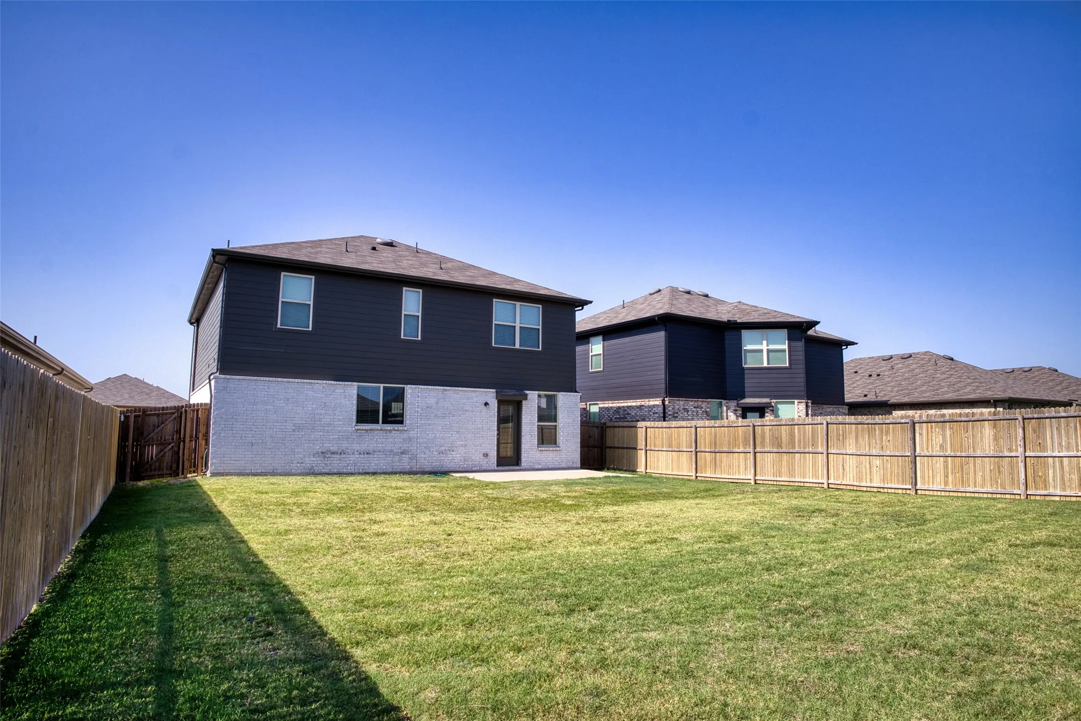 Single Family Residence For Rent in Grayson County , 944 Ravenwood Lane, Van Alstyne, Texas 75495, 3 Bedroom, 3 Bathroom, 2 Garage spaces, 2,223 Sqft, built in 2023, mls#21341464, Real Estate Agent in Van Alstyne, Homes For Rent in Grayson county, Homes For Rent in Van Alstyne, Realtor in Van Alstyne Texas, Real Estate Brokerage Independent Realty Texas, Luminita Cordes Realtor