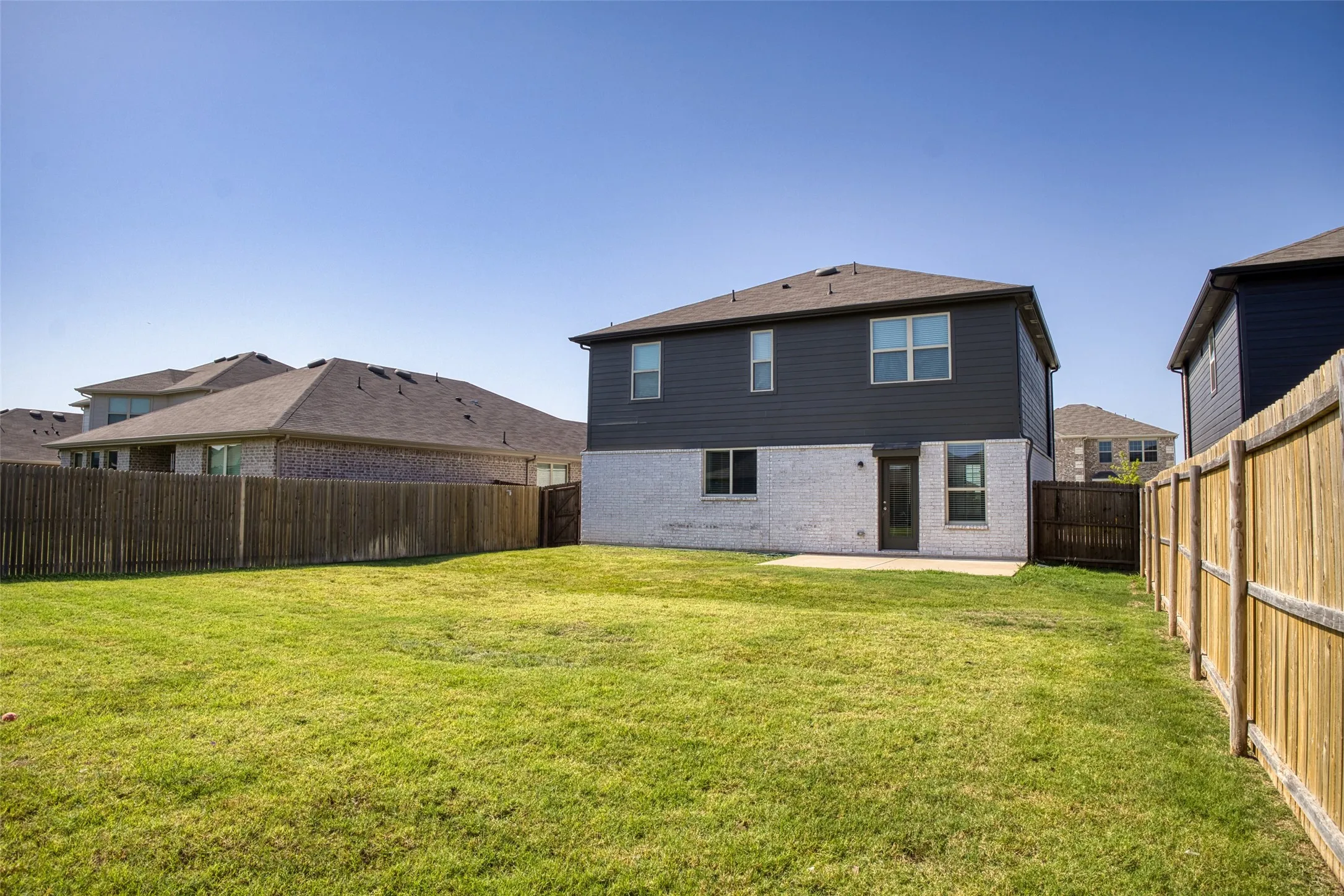 Single Family Residence For Rent in Grayson County , 944 Ravenwood Lane, Van Alstyne, Texas 75495, 3 Bedroom, 3 Bathroom, 2 Garage spaces, 2,223 Sqft, built in 2023, mls#21341464, Real Estate Agent in Van Alstyne, Homes For Rent in Grayson county, Homes For Rent in Van Alstyne, Realtor in Van Alstyne Texas, Real Estate Brokerage Independent Realty Texas, Luminita Cordes Realtor