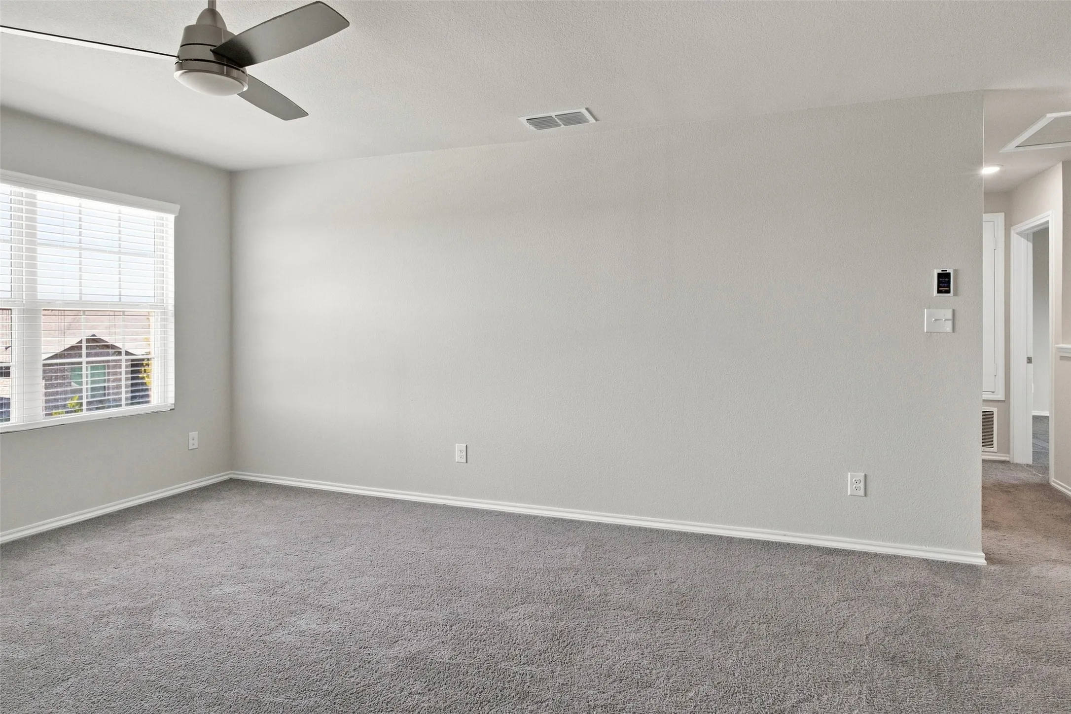Single Family Residence For Rent in Grayson County , 944 Ravenwood Lane, Van Alstyne, Texas 75495, 3 Bedroom, 3 Bathroom, 2 Garage spaces, 2,223 Sqft, built in 2023, mls#21341464, Real Estate Agent in Van Alstyne, Homes For Rent in Grayson county, Homes For Rent in Van Alstyne, Realtor in Van Alstyne Texas, Real Estate Brokerage Independent Realty Texas, Luminita Cordes Realtor