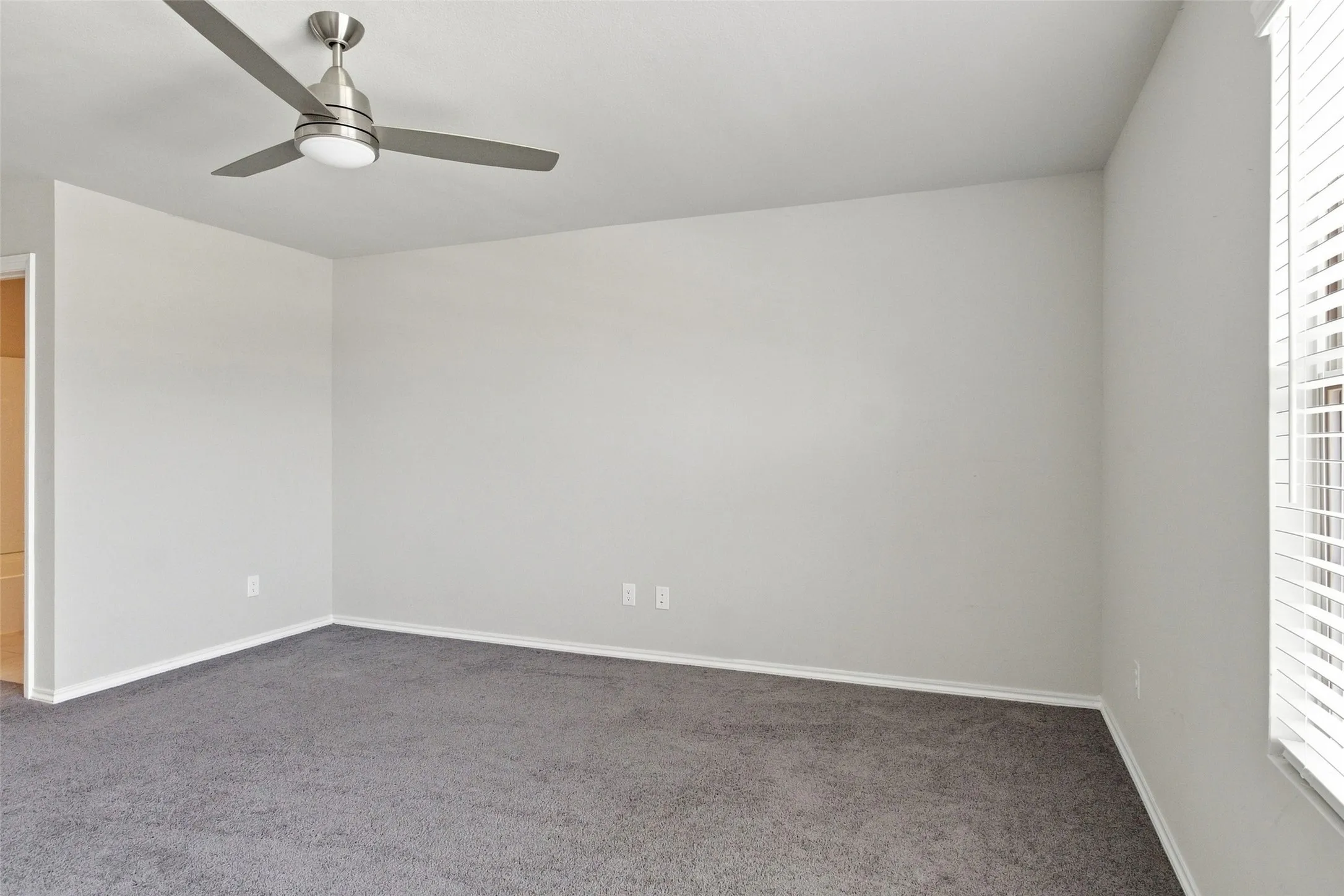 Single Family Residence For Rent in Grayson County , 944 Ravenwood Lane, Van Alstyne, Texas 75495, 3 Bedroom, 3 Bathroom, 2 Garage spaces, 2,223 Sqft, built in 2023, mls#21341464, Real Estate Agent in Van Alstyne, Homes For Rent in Grayson county, Homes For Rent in Van Alstyne, Realtor in Van Alstyne Texas, Real Estate Brokerage Independent Realty Texas, Luminita Cordes Realtor