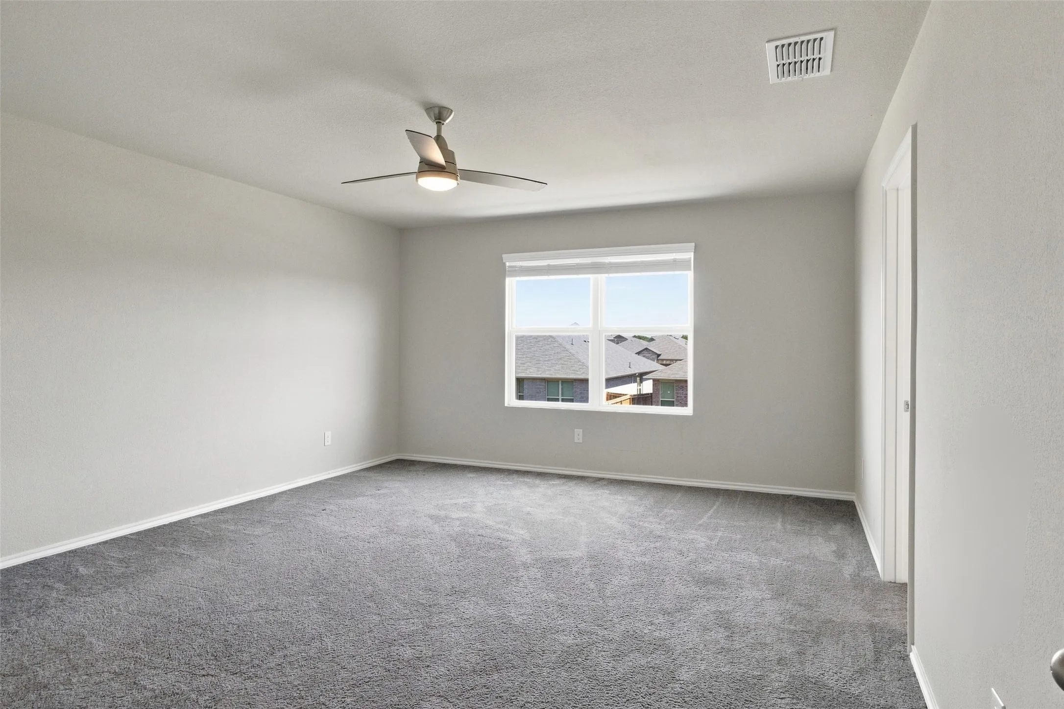 Single Family Residence For Rent in Grayson County , 944 Ravenwood Lane, Van Alstyne, Texas 75495, 3 Bedroom, 3 Bathroom, 2 Garage spaces, 2,223 Sqft, built in 2023, mls#21341464, Real Estate Agent in Van Alstyne, Homes For Rent in Grayson county, Homes For Rent in Van Alstyne, Realtor in Van Alstyne Texas, Real Estate Brokerage Independent Realty Texas, Luminita Cordes Realtor