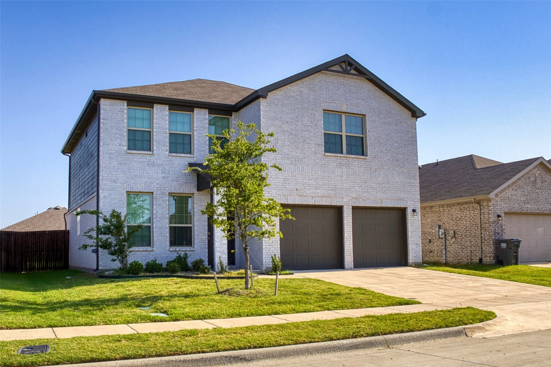 Single Family Residence For Rent in Grayson County , 944 Ravenwood Lane, Van Alstyne, Texas 75495, 3 Bedroom, 3 Bathroom, 2 Garage spaces, 2,223 Sqft, built in 2023, mls#21341464, Real Estate Agent in Van Alstyne, Homes For Rent in Grayson county, Homes For Rent in Van Alstyne, Realtor in Van Alstyne Texas, Real Estate Brokerage Independent Realty Texas, Luminita Cordes Realtor