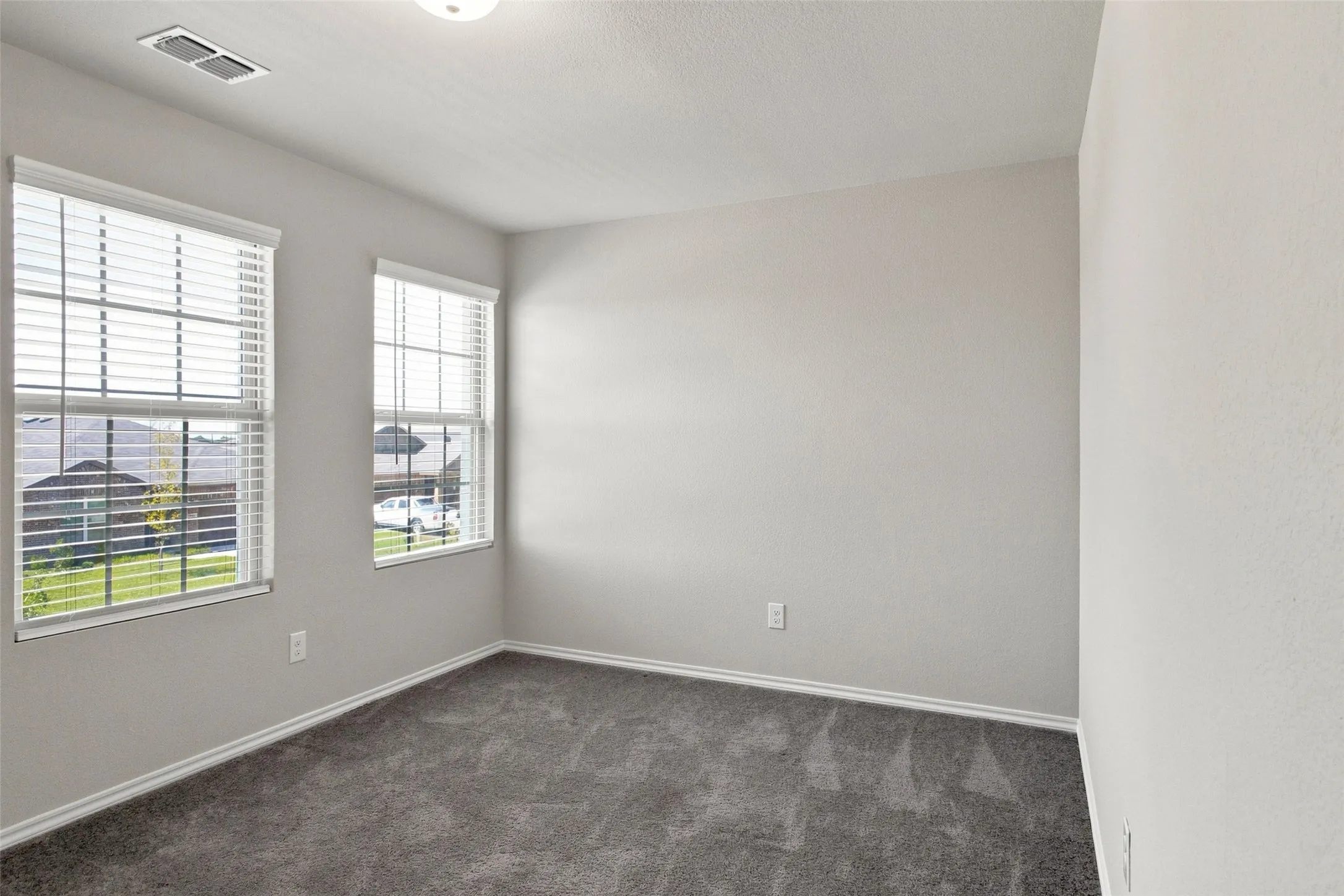 Single Family Residence For Rent in Grayson County , 944 Ravenwood Lane, Van Alstyne, Texas 75495, 3 Bedroom, 3 Bathroom, 2 Garage spaces, 2,223 Sqft, built in 2023, mls#21341464, Real Estate Agent in Van Alstyne, Homes For Rent in Grayson county, Homes For Rent in Van Alstyne, Realtor in Van Alstyne Texas, Real Estate Brokerage Independent Realty Texas, Luminita Cordes Realtor