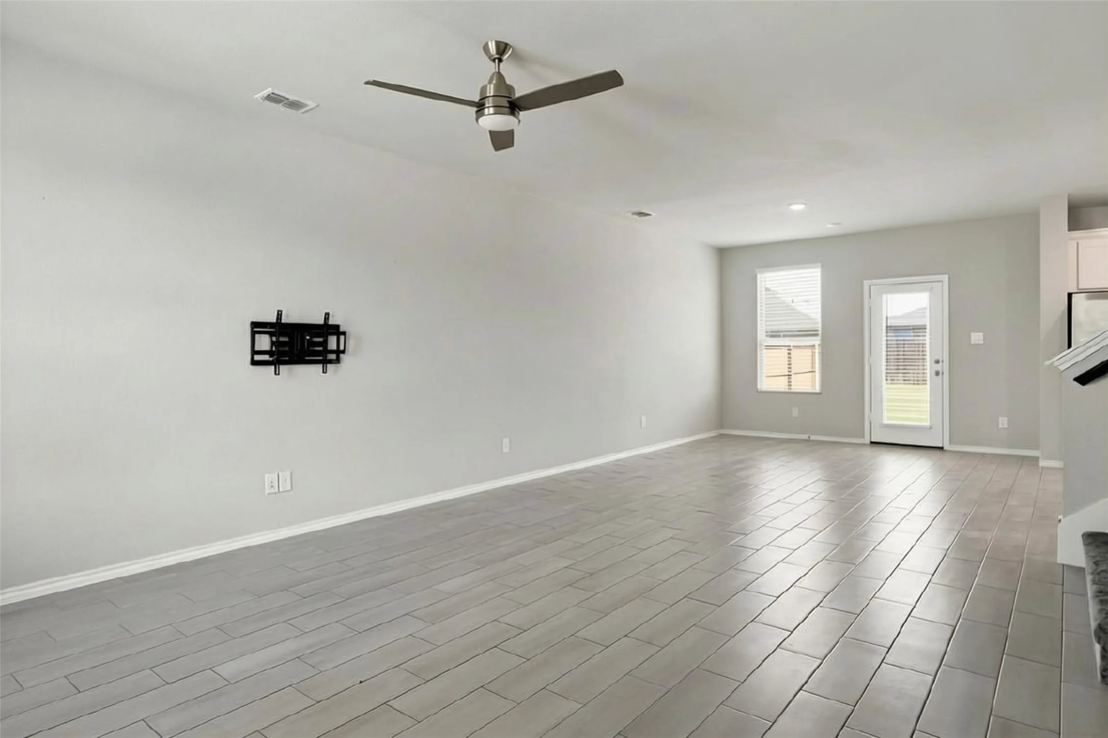 Single Family Residence For Rent in Grayson County , 944 Ravenwood Lane, Van Alstyne, Texas 75495, 3 Bedroom, 3 Bathroom, 2 Garage spaces, 2,223 Sqft, built in 2023, mls#21341464, Real Estate Agent in Van Alstyne, Homes For Rent in Grayson county, Homes For Rent in Van Alstyne, Realtor in Van Alstyne Texas, Real Estate Brokerage Independent Realty Texas, Luminita Cordes Realtor