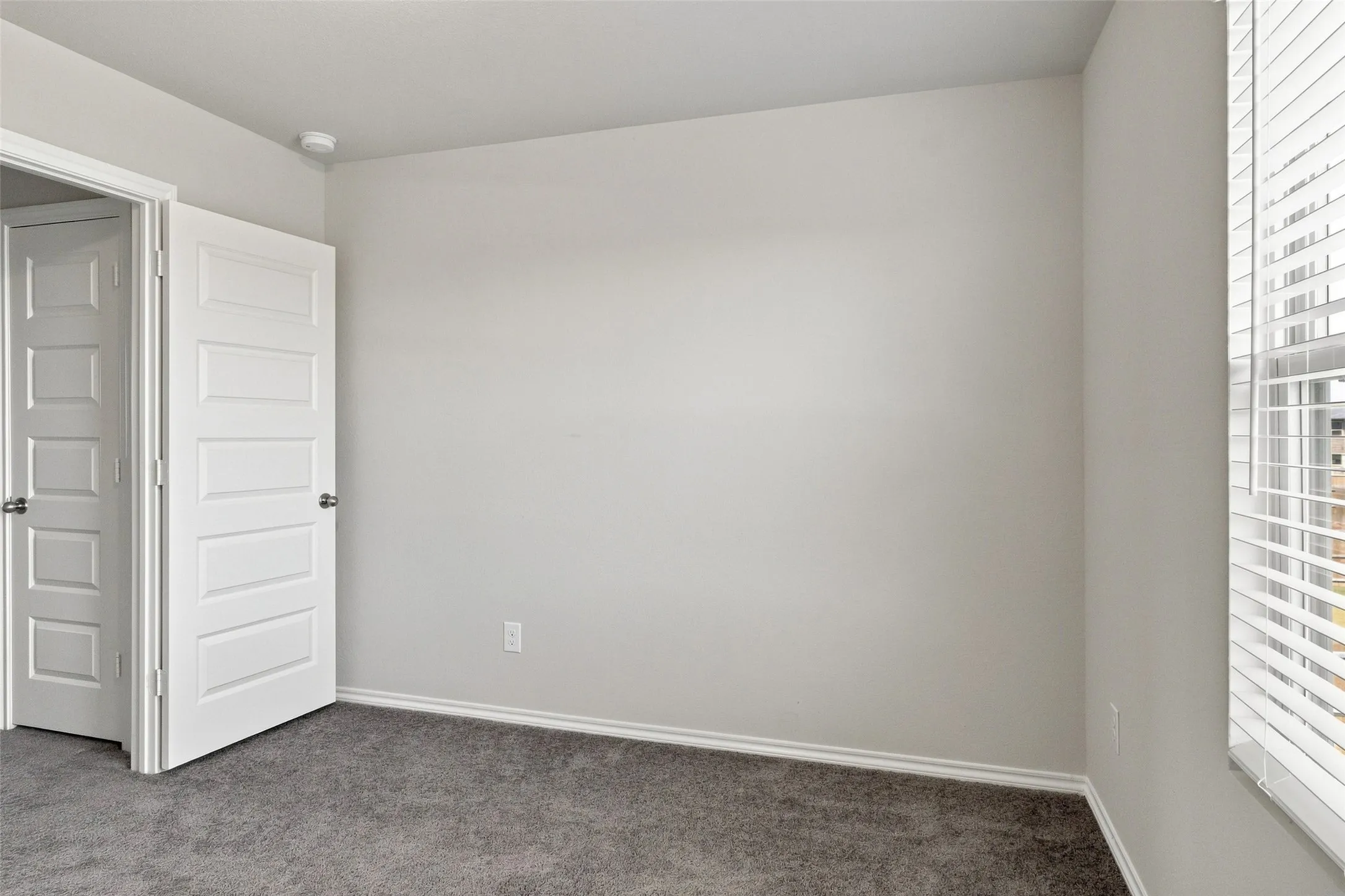 Single Family Residence For Rent in Grayson County , 944 Ravenwood Lane, Van Alstyne, Texas 75495, 3 Bedroom, 3 Bathroom, 2 Garage spaces, 2,223 Sqft, built in 2023, mls#21341464, Real Estate Agent in Van Alstyne, Homes For Rent in Grayson county, Homes For Rent in Van Alstyne, Realtor in Van Alstyne Texas, Real Estate Brokerage Independent Realty Texas, Luminita Cordes Realtor