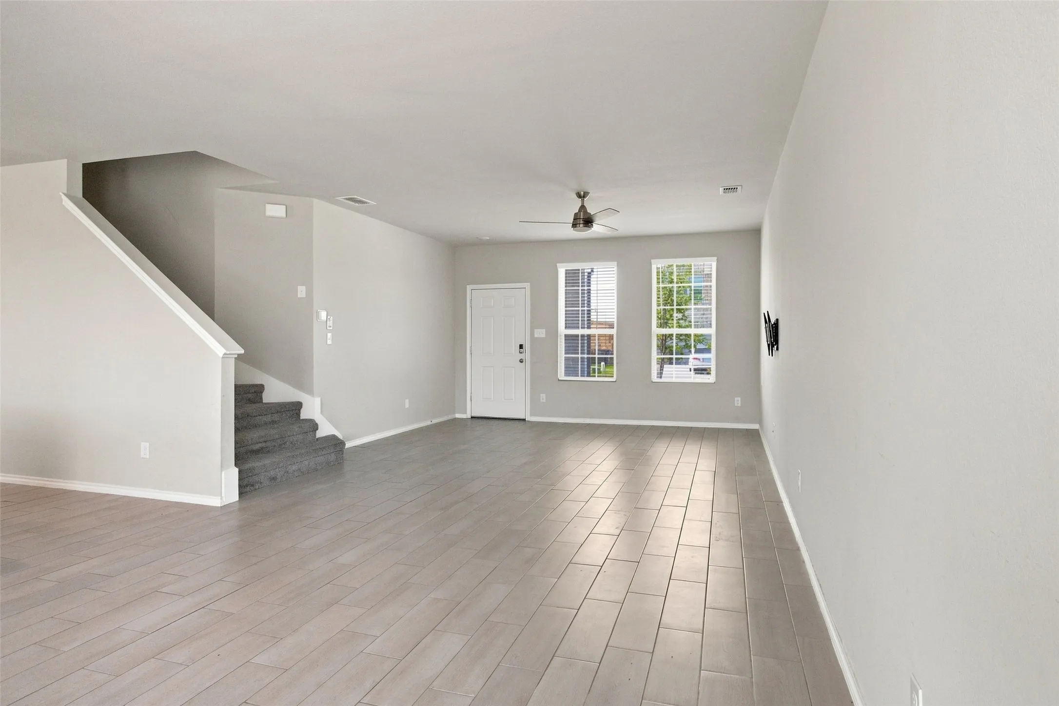 Single Family Residence For Rent in Grayson County , 944 Ravenwood Lane, Van Alstyne, Texas 75495, 3 Bedroom, 3 Bathroom, 2 Garage spaces, 2,223 Sqft, built in 2023, mls#21341464, Real Estate Agent in Van Alstyne, Homes For Rent in Grayson county, Homes For Rent in Van Alstyne, Realtor in Van Alstyne Texas, Real Estate Brokerage Independent Realty Texas, Luminita Cordes Realtor