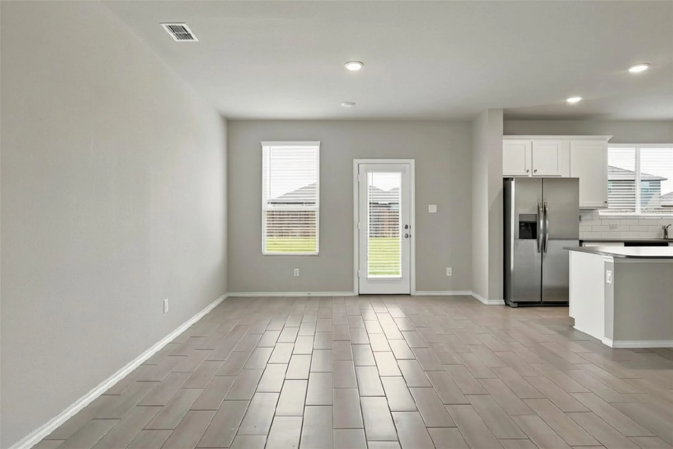 Single Family Residence For Rent in Grayson County , 944 Ravenwood Lane, Van Alstyne, Texas 75495, 3 Bedroom, 3 Bathroom, 2 Garage spaces, 2,223 Sqft, built in 2023, mls#21341464, Real Estate Agent in Van Alstyne, Homes For Rent in Grayson county, Homes For Rent in Van Alstyne, Realtor in Van Alstyne Texas, Real Estate Brokerage Independent Realty Texas, Luminita Cordes Realtor