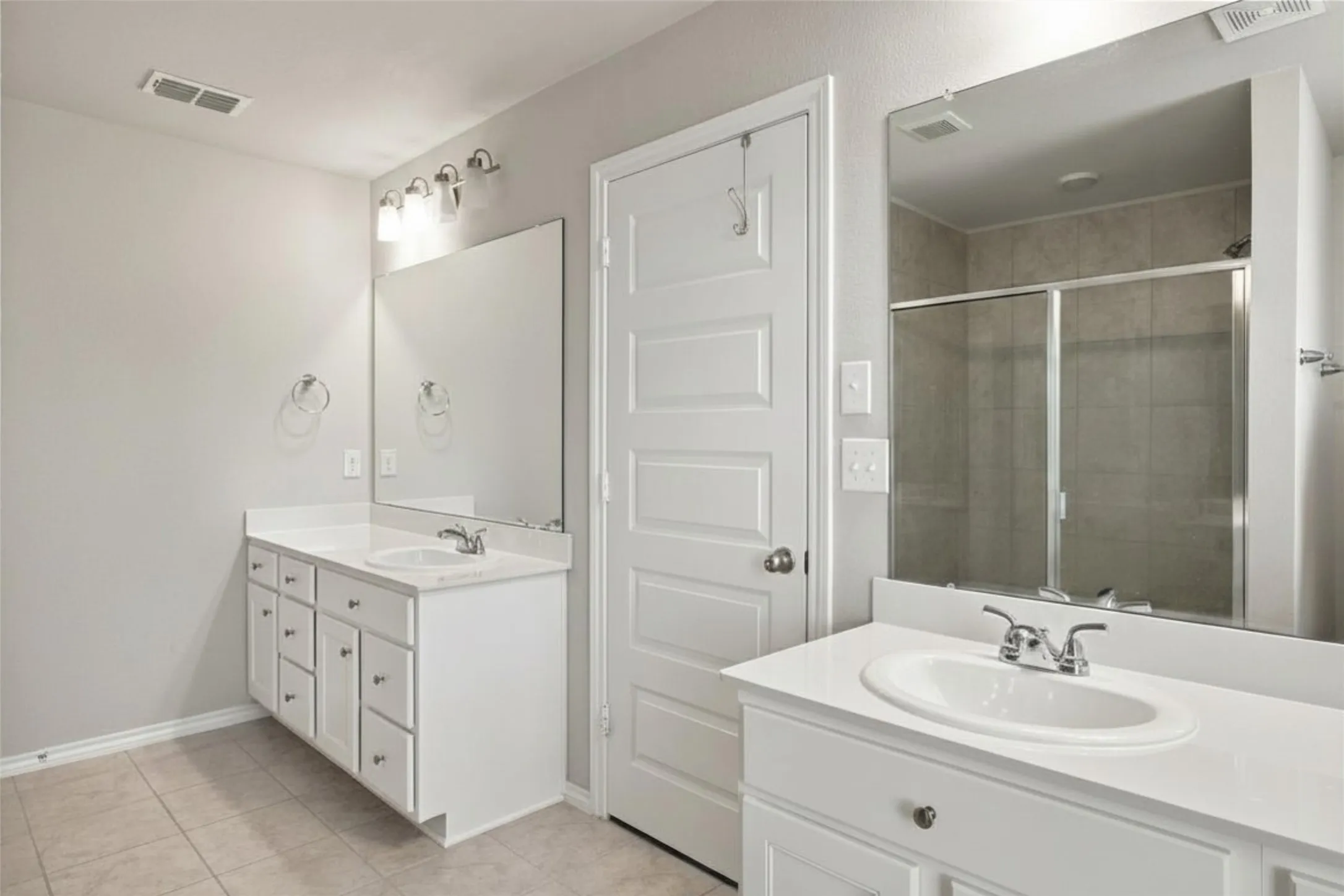 Single Family Residence For Rent in Grayson County , 944 Ravenwood Lane, Van Alstyne, Texas 75495, 3 Bedroom, 3 Bathroom, 2 Garage spaces, 2,223 Sqft, built in 2023, mls#21341464, Real Estate Agent in Van Alstyne, Homes For Rent in Grayson county, Homes For Rent in Van Alstyne, Realtor in Van Alstyne Texas, Real Estate Brokerage Independent Realty Texas, Luminita Cordes Realtor