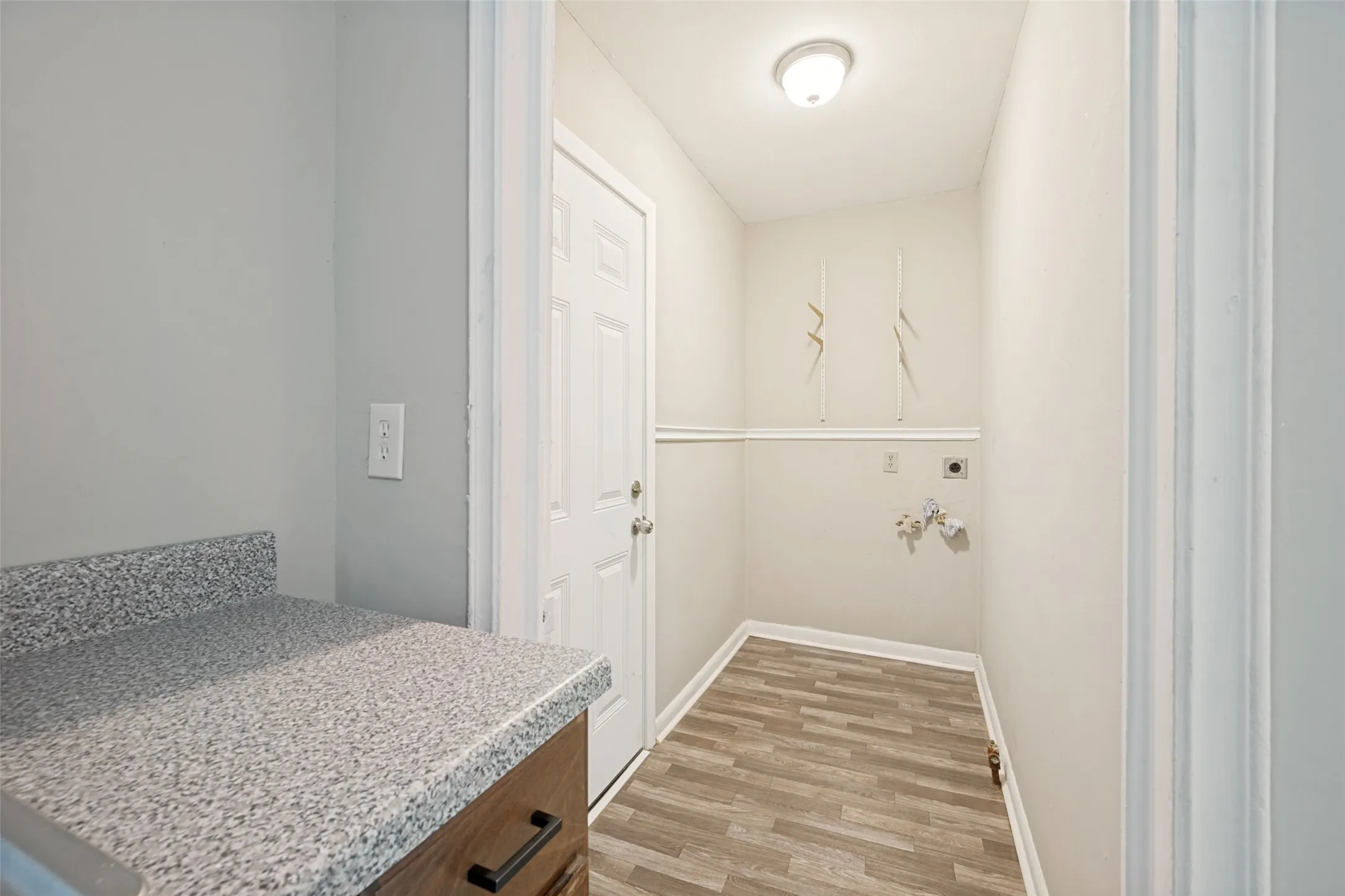 Single Family Residence For Sale in Tarrant County , 1225 W Boyce Avenue, Fort Worth, Texas 76115, 2 Bedroom, 2 Bathroom, Garage spaces, 908 Sqft, built in 1952, mls#21341527, Real Estate Agent in Fort Worth, Homes For Sale in Tarrant county, Homes For Sale in Fort Worth, Realtor in Fort Worth Texas, Real Estate Brokerage Independent Realty Texas, Luminita Cordes Realtor
