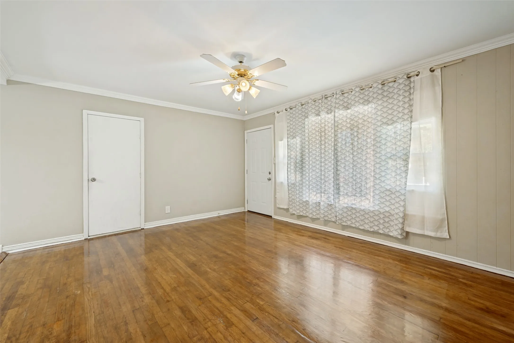 Single Family Residence For Sale in Tarrant County , 1225 W Boyce Avenue, Fort Worth, Texas 76115, 2 Bedroom, 2 Bathroom, Garage spaces, 908 Sqft, built in 1952, mls#21341527, Real Estate Agent in Fort Worth, Homes For Sale in Tarrant county, Homes For Sale in Fort Worth, Realtor in Fort Worth Texas, Real Estate Brokerage Independent Realty Texas, Luminita Cordes Realtor