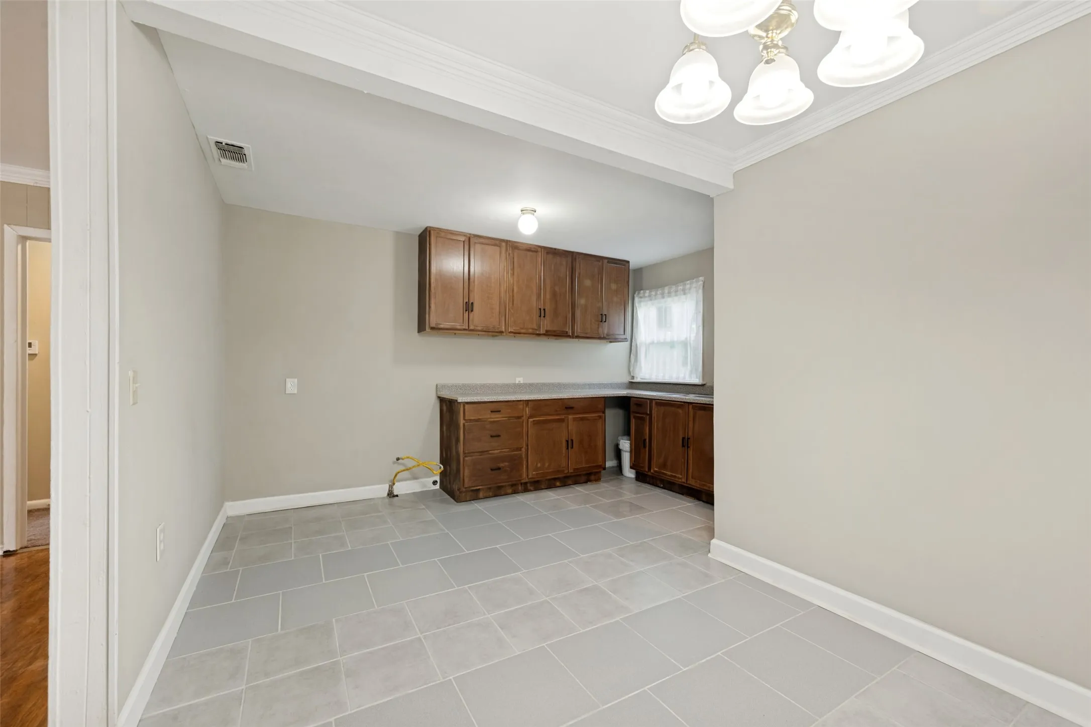 Single Family Residence For Sale in Tarrant County , 1225 W Boyce Avenue, Fort Worth, Texas 76115, 2 Bedroom, 2 Bathroom, Garage spaces, 908 Sqft, built in 1952, mls#21341527, Real Estate Agent in Fort Worth, Homes For Sale in Tarrant county, Homes For Sale in Fort Worth, Realtor in Fort Worth Texas, Real Estate Brokerage Independent Realty Texas, Luminita Cordes Realtor