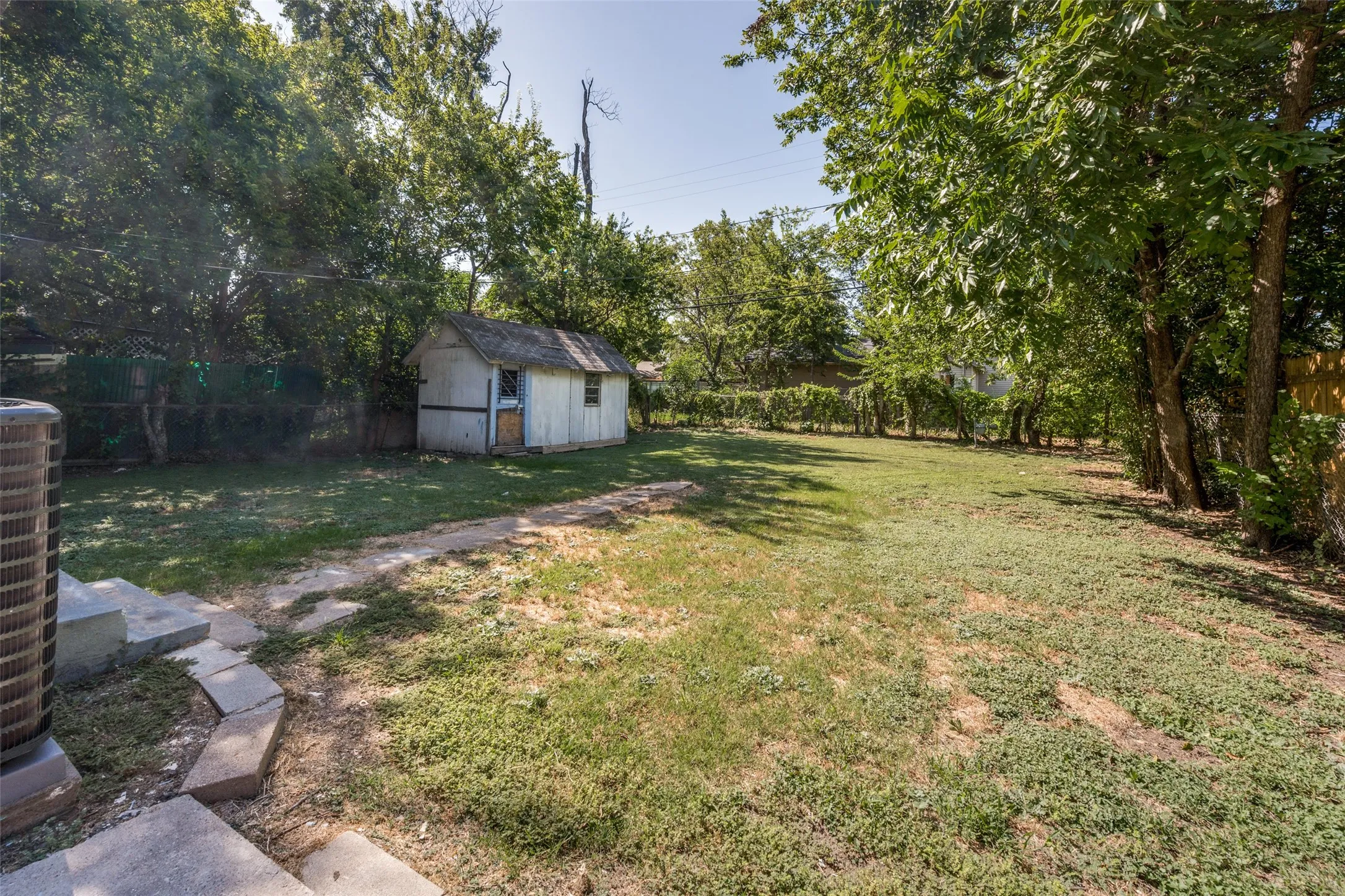 Single Family Residence For Sale in Tarrant County , 1225 W Boyce Avenue, Fort Worth, Texas 76115, 2 Bedroom, 2 Bathroom, Garage spaces, 908 Sqft, built in 1952, mls#21341527, Real Estate Agent in Fort Worth, Homes For Sale in Tarrant county, Homes For Sale in Fort Worth, Realtor in Fort Worth Texas, Real Estate Brokerage Independent Realty Texas, Luminita Cordes Realtor