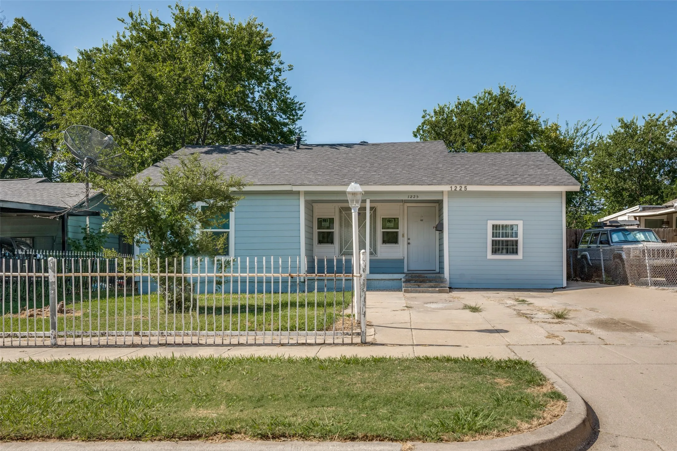 Single Family Residence For Sale in Tarrant County , 1225 W Boyce Avenue, Fort Worth, Texas 76115, 2 Bedroom, 2 Bathroom, Garage spaces, 908 Sqft, built in 1952, mls#21341527, Real Estate Agent in Fort Worth, Homes For Sale in Tarrant county, Homes For Sale in Fort Worth, Realtor in Fort Worth Texas, Real Estate Brokerage Independent Realty Texas, Luminita Cordes Realtor