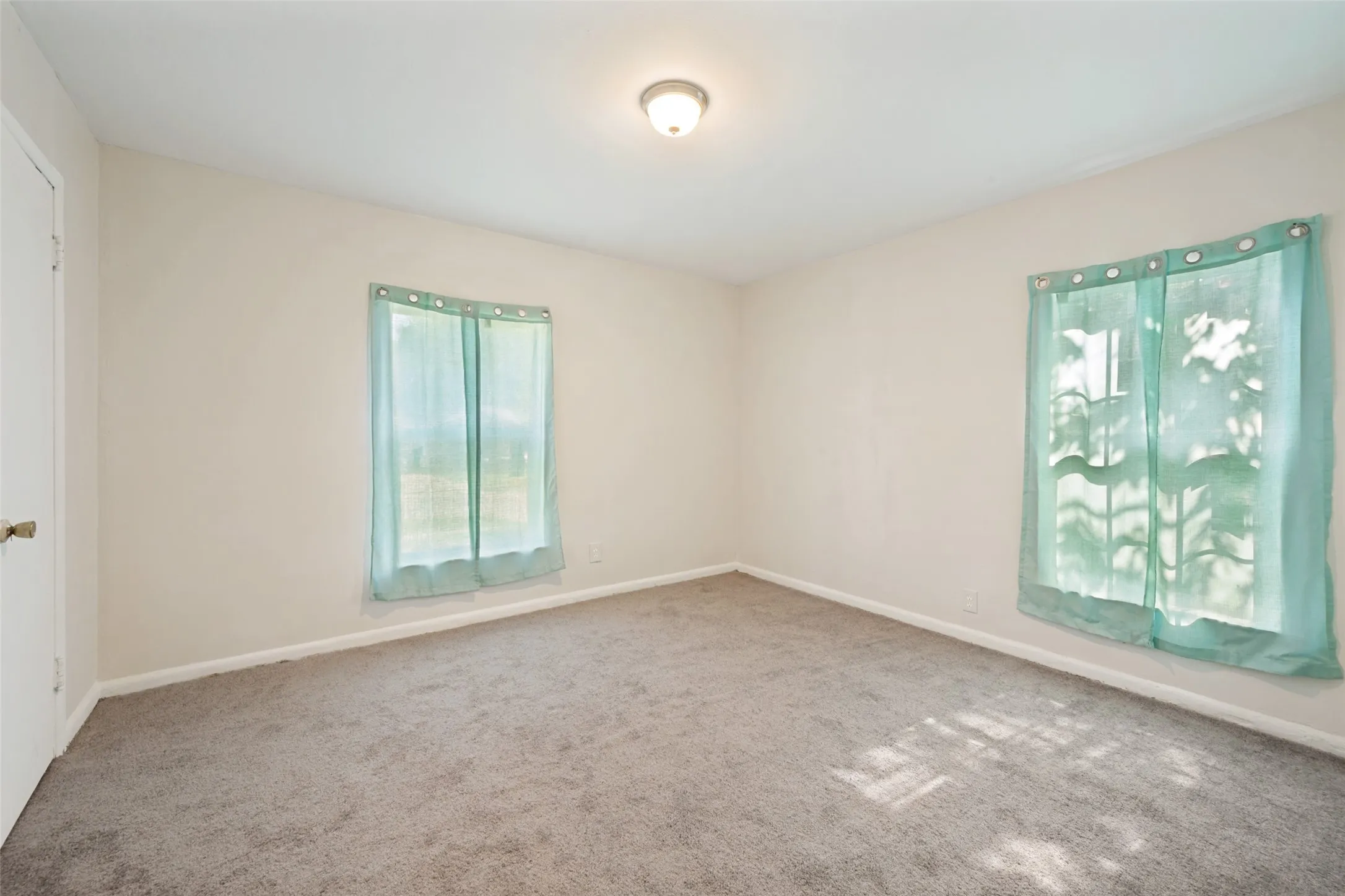 Single Family Residence For Sale in Tarrant County , 1225 W Boyce Avenue, Fort Worth, Texas 76115, 2 Bedroom, 2 Bathroom, Garage spaces, 908 Sqft, built in 1952, mls#21341527, Real Estate Agent in Fort Worth, Homes For Sale in Tarrant county, Homes For Sale in Fort Worth, Realtor in Fort Worth Texas, Real Estate Brokerage Independent Realty Texas, Luminita Cordes Realtor