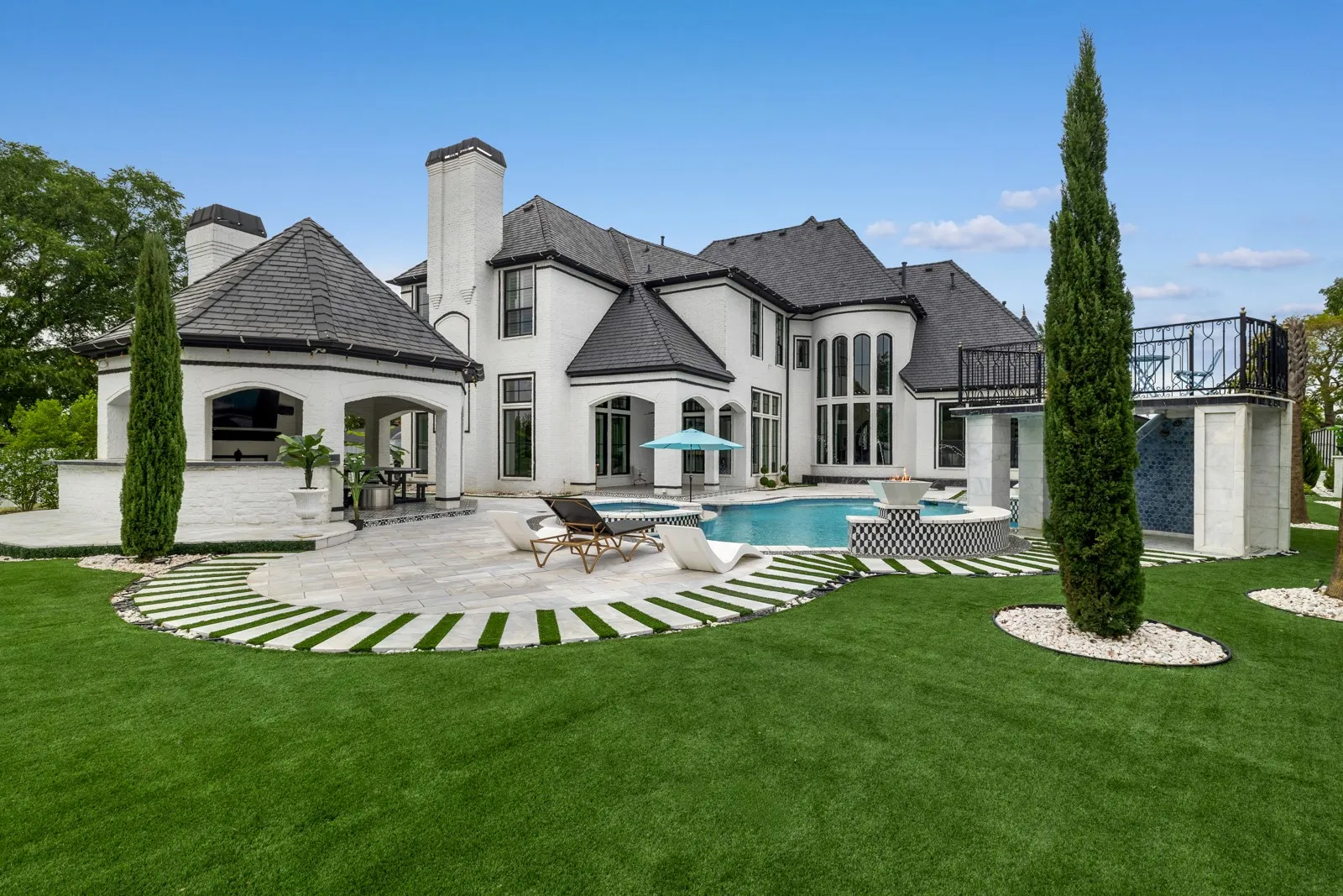 Single Family Residence For Sale in Tarrant County , 361 S White Chapel Boulevard, Southlake, Texas 76092, 5 Bedroom, 7 Bathroom, 4 Garage spaces, 6,796 Sqft, built in 2006, mls#21300634, Real Estate Agent in Southlake, Homes For Sale in Tarrant county, Homes For Sale in Southlake, Realtor in Southlake Texas, Real Estate Brokerage Independent Realty Texas, Luminita Cordes Realtor