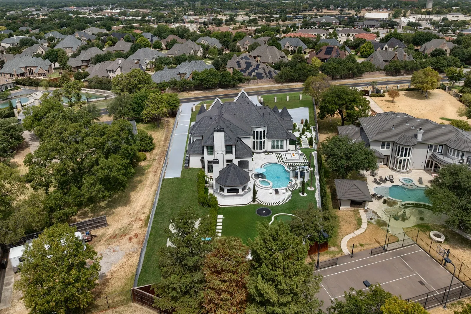 Single Family Residence For Sale in Tarrant County , 361 S White Chapel Boulevard, Southlake, Texas 76092, 5 Bedroom, 7 Bathroom, 4 Garage spaces, 6,796 Sqft, built in 2006, mls#21300634, Real Estate Agent in Southlake, Homes For Sale in Tarrant county, Homes For Sale in Southlake, Realtor in Southlake Texas, Real Estate Brokerage Independent Realty Texas, Luminita Cordes Realtor