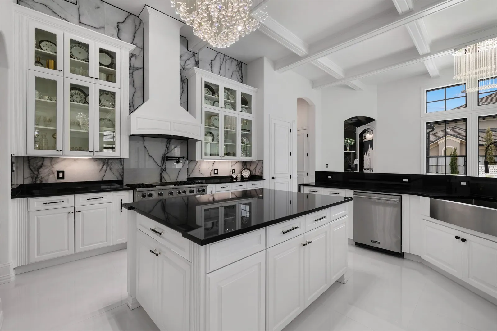 Single Family Residence For Sale in Tarrant County , 361 S White Chapel Boulevard, Southlake, Texas 76092, 5 Bedroom, 7 Bathroom, 4 Garage spaces, 6,796 Sqft, built in 2006, mls#21300634, Real Estate Agent in Southlake, Homes For Sale in Tarrant county, Homes For Sale in Southlake, Realtor in Southlake Texas, Real Estate Brokerage Independent Realty Texas, Luminita Cordes Realtor