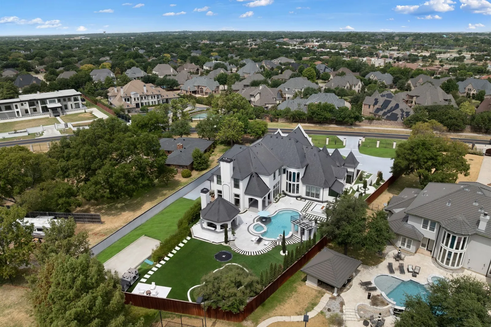 Single Family Residence For Sale in Tarrant County , 361 S White Chapel Boulevard, Southlake, Texas 76092, 5 Bedroom, 7 Bathroom, 4 Garage spaces, 6,796 Sqft, built in 2006, mls#21300634, Real Estate Agent in Southlake, Homes For Sale in Tarrant county, Homes For Sale in Southlake, Realtor in Southlake Texas, Real Estate Brokerage Independent Realty Texas, Luminita Cordes Realtor