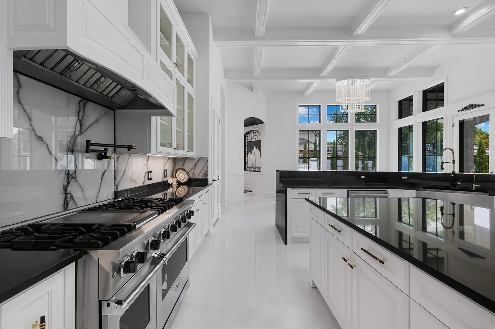 Single Family Residence For Sale in Tarrant County , 361 S White Chapel Boulevard, Southlake, Texas 76092, 5 Bedroom, 7 Bathroom, 4 Garage spaces, 6,796 Sqft, built in 2006, mls#21300634, Real Estate Agent in Southlake, Homes For Sale in Tarrant county, Homes For Sale in Southlake, Realtor in Southlake Texas, Real Estate Brokerage Independent Realty Texas, Luminita Cordes Realtor