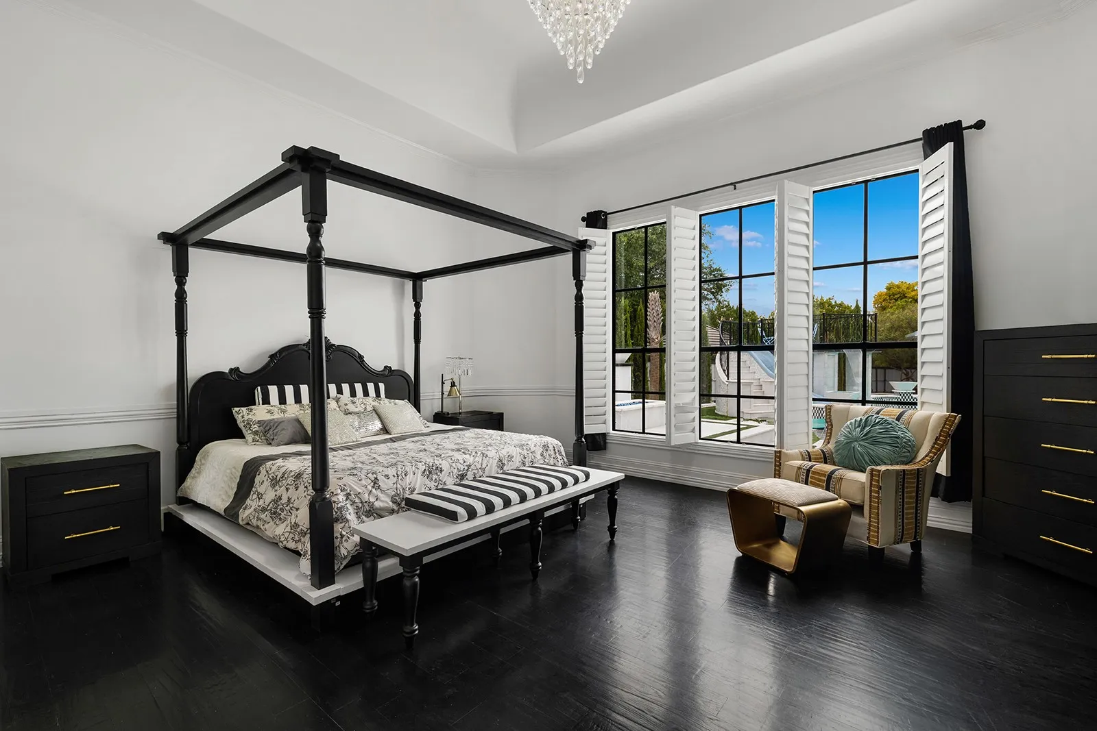 Single Family Residence For Sale in Tarrant County , 361 S White Chapel Boulevard, Southlake, Texas 76092, 5 Bedroom, 7 Bathroom, 4 Garage spaces, 6,796 Sqft, built in 2006, mls#21300634, Real Estate Agent in Southlake, Homes For Sale in Tarrant county, Homes For Sale in Southlake, Realtor in Southlake Texas, Real Estate Brokerage Independent Realty Texas, Luminita Cordes Realtor