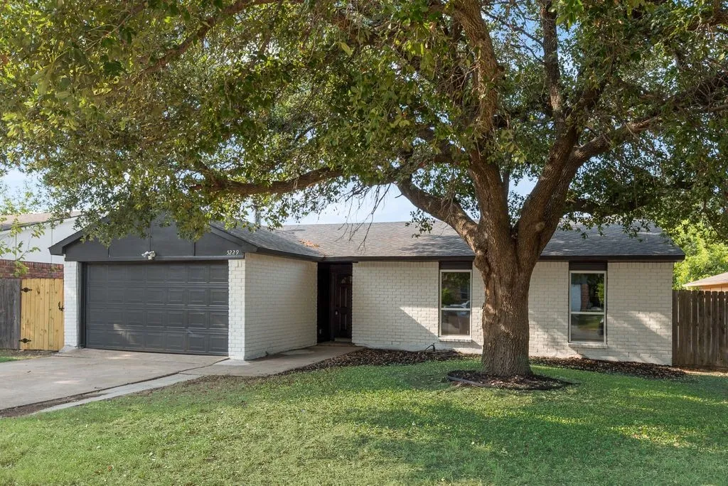 Single Family Residence For Sale in Denton County , 5229 Nash Drive, The Colony, Texas 75056, 3 Bedroom, 2 Bathroom, 2 Garage spaces, 1,335 Sqft, built in 1974, mls#21341528, Real Estate Agent in The Colony, Homes For Sale in Denton county, Homes For Sale in The Colony, Realtor in The Colony Texas, Real Estate Brokerage Independent Realty Texas, Luminita Cordes Realtor