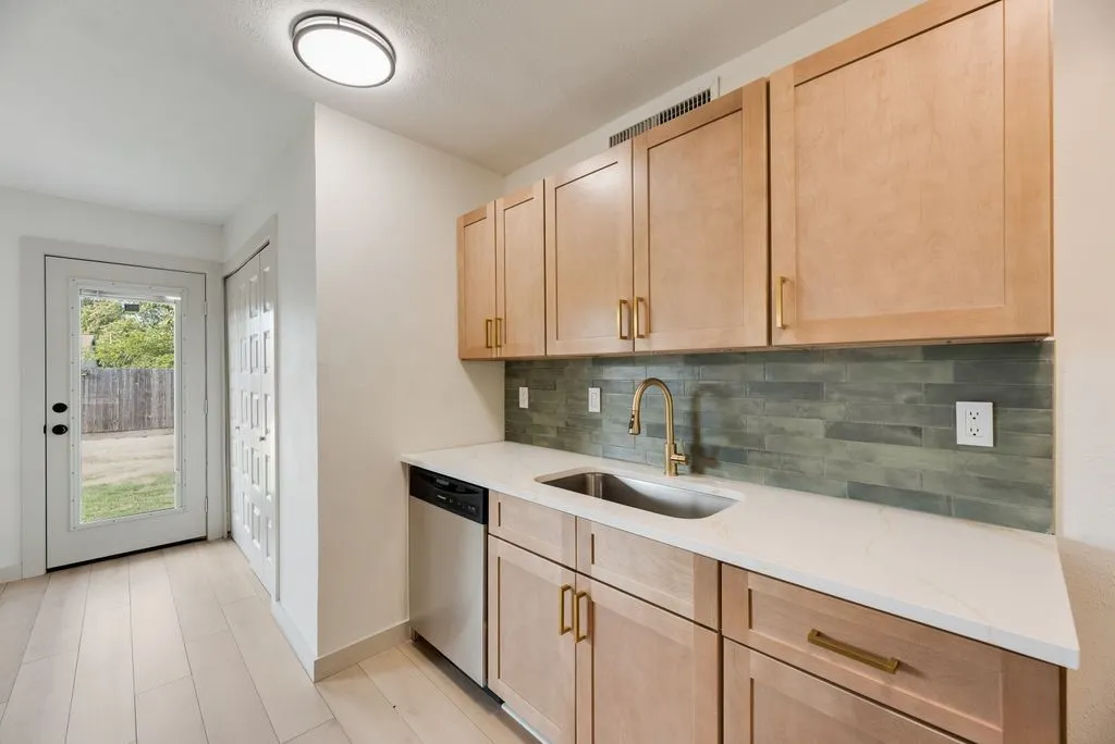 Single Family Residence For Sale in Denton County , 5229 Nash Drive, The Colony, Texas 75056, 3 Bedroom, 2 Bathroom, 2 Garage spaces, 1,335 Sqft, built in 1974, mls#21341528, Real Estate Agent in The Colony, Homes For Sale in Denton county, Homes For Sale in The Colony, Realtor in The Colony Texas, Real Estate Brokerage Independent Realty Texas, Luminita Cordes Realtor