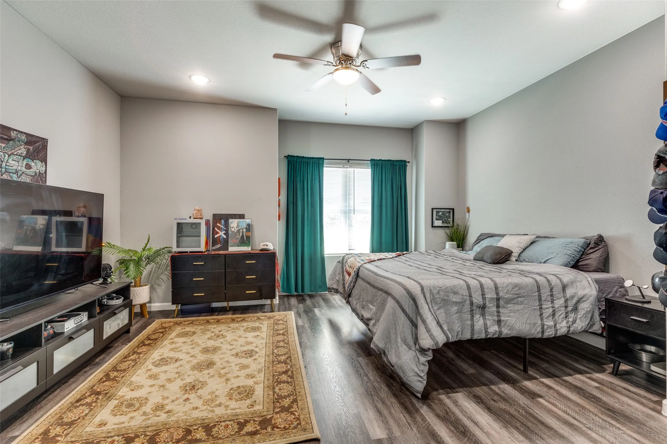 Duplex For Sale in Tarrant County , 1425 Evans Avenue, Fort Worth, Texas 76104, 4 Bedroom, 6 Bathroom, Garage spaces, 0 Sqft, built in 2022, mls#21341525, Real Estate Agent in Fort Worth, Homes For Sale in Tarrant county, Homes For Sale in Fort Worth, Realtor in Fort Worth Texas, Real Estate Brokerage Independent Realty Texas, Luminita Cordes Realtor