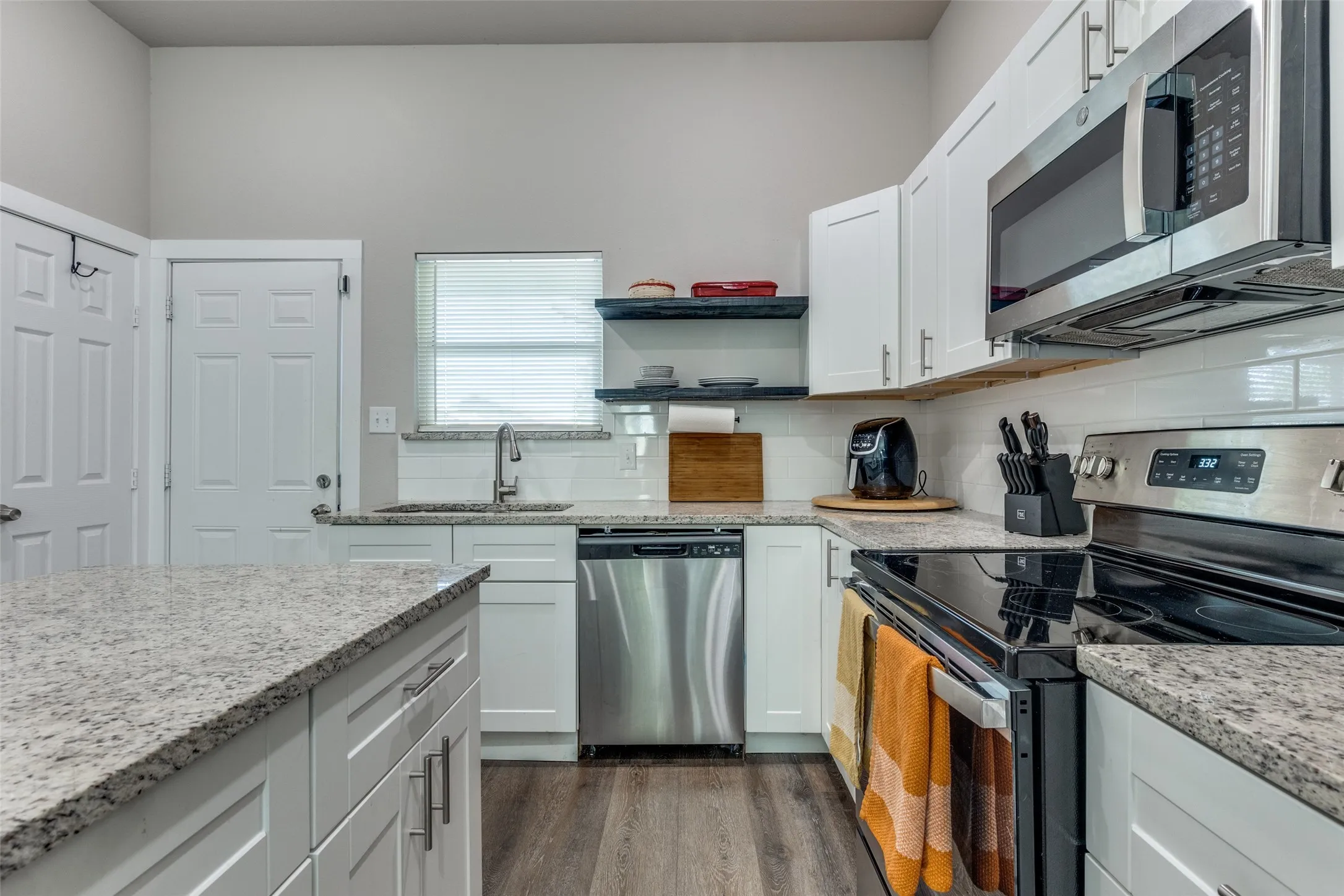 Duplex For Sale in Tarrant County , 1425 Evans Avenue, Fort Worth, Texas 76104, 4 Bedroom, 6 Bathroom, Garage spaces, 0 Sqft, built in 2022, mls#21341525, Real Estate Agent in Fort Worth, Homes For Sale in Tarrant county, Homes For Sale in Fort Worth, Realtor in Fort Worth Texas, Real Estate Brokerage Independent Realty Texas, Luminita Cordes Realtor