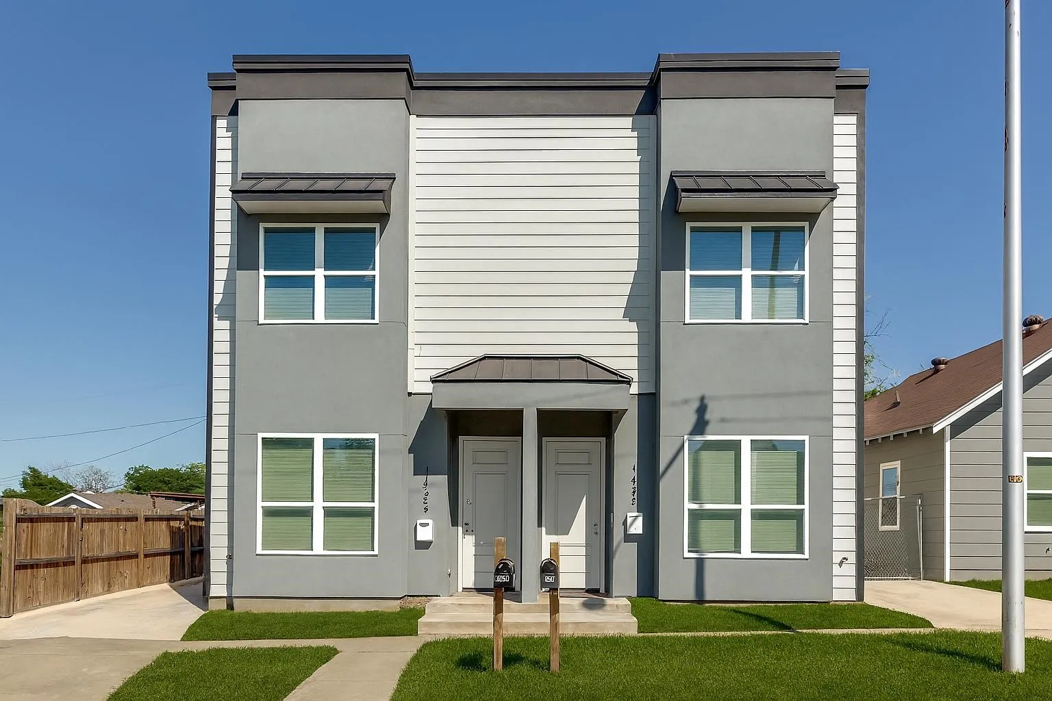 Duplex For Sale in Tarrant County , 1425 Evans Avenue, Fort Worth, Texas 76104, 4 Bedroom, 6 Bathroom, Garage spaces, 0 Sqft, built in 2022, mls#21341525, Real Estate Agent in Fort Worth, Homes For Sale in Tarrant county, Homes For Sale in Fort Worth, Realtor in Fort Worth Texas, Real Estate Brokerage Independent Realty Texas, Luminita Cordes Realtor