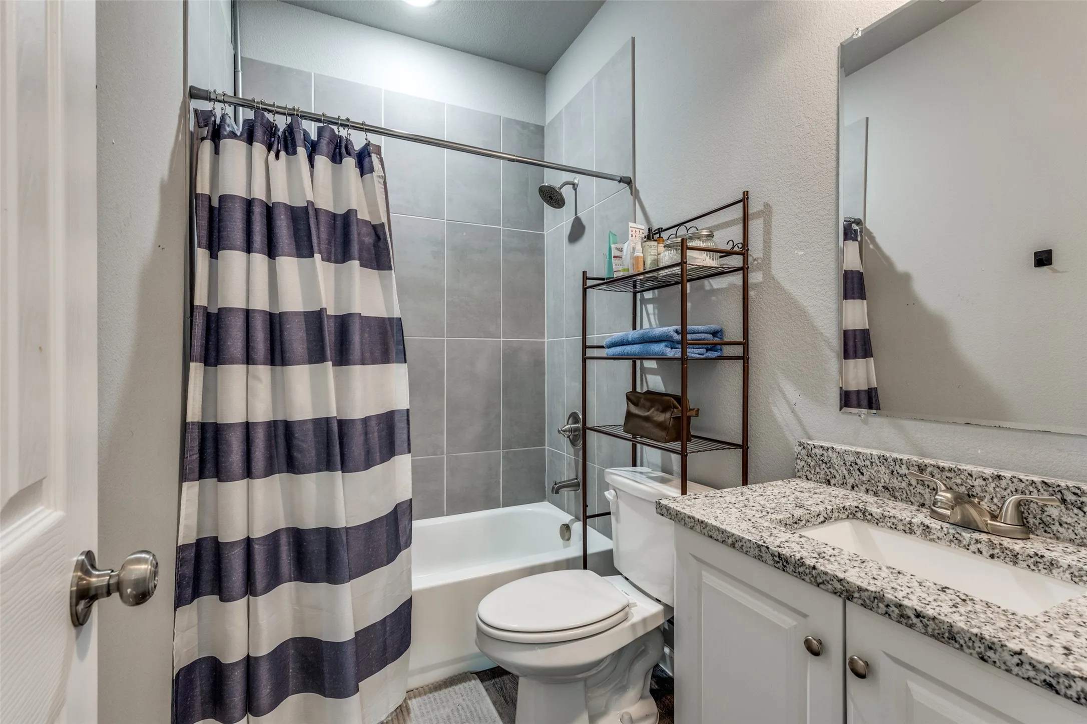 Duplex For Sale in Tarrant County , 1425 Evans Avenue, Fort Worth, Texas 76104, 4 Bedroom, 6 Bathroom, Garage spaces, 0 Sqft, built in 2022, mls#21341525, Real Estate Agent in Fort Worth, Homes For Sale in Tarrant county, Homes For Sale in Fort Worth, Realtor in Fort Worth Texas, Real Estate Brokerage Independent Realty Texas, Luminita Cordes Realtor