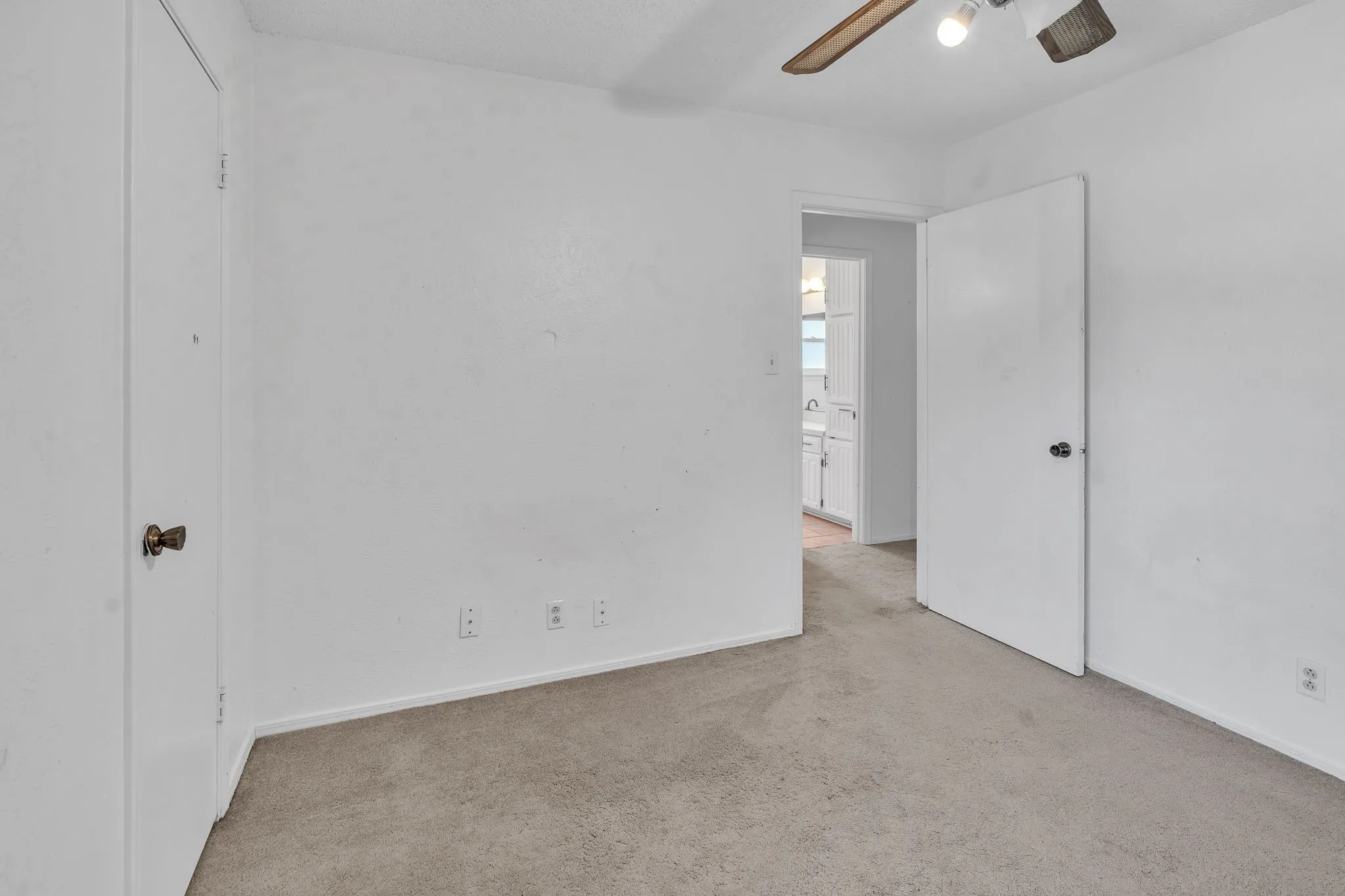 Single Family Residence For Sale in Tarrant County , 1720 Timbercreek Road, Benbrook, Texas 76126, 3 Bedroom, 2 Bathroom, 2 Garage spaces, 1,684 Sqft, built in 1978, mls#21340495, Real Estate Agent in Benbrook, Homes For Sale in Tarrant county, Homes For Sale in Benbrook, Realtor in Benbrook Texas, Real Estate Brokerage Independent Realty Texas, Luminita Cordes Realtor
