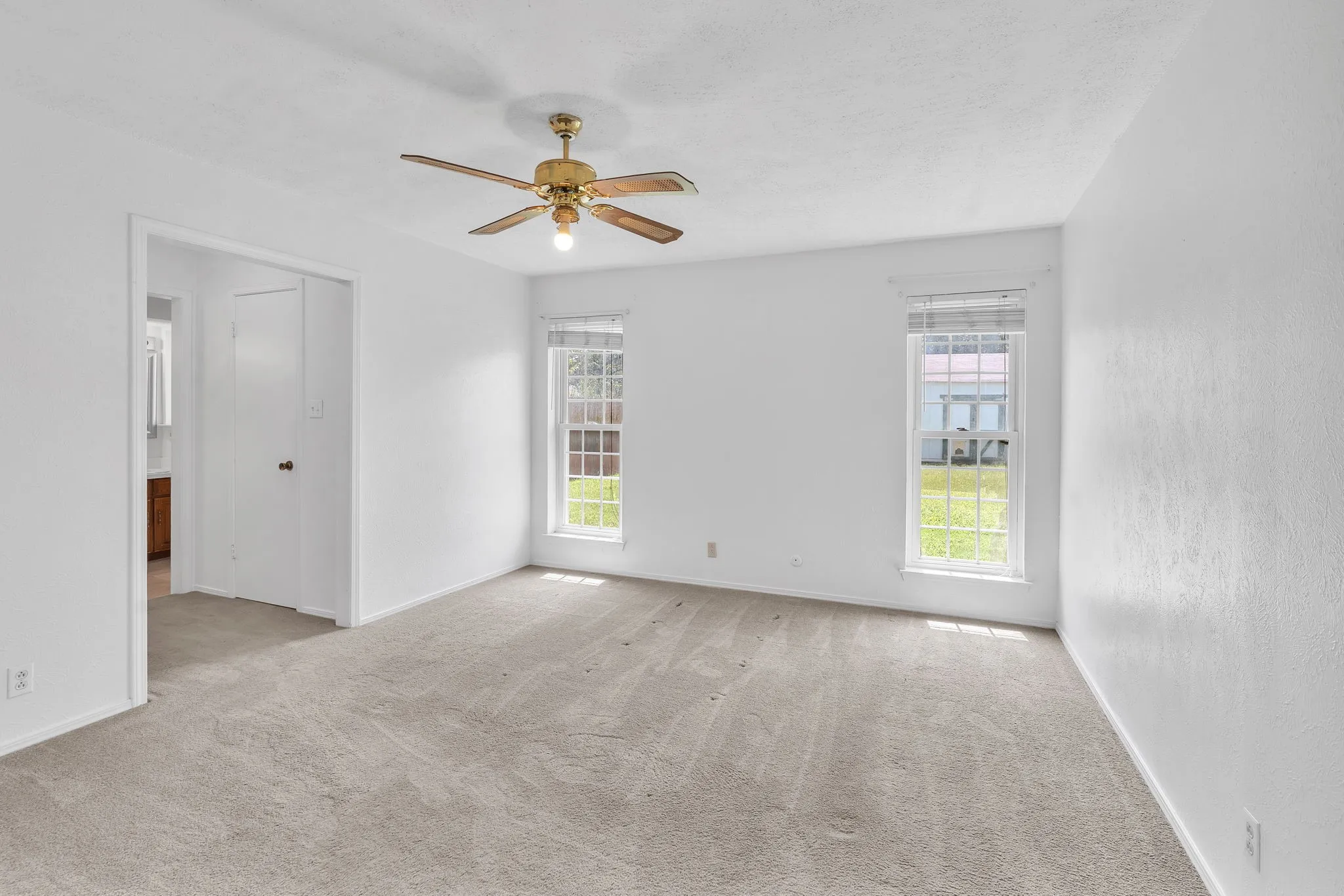 Single Family Residence For Sale in Tarrant County , 1720 Timbercreek Road, Benbrook, Texas 76126, 3 Bedroom, 2 Bathroom, 2 Garage spaces, 1,684 Sqft, built in 1978, mls#21340495, Real Estate Agent in Benbrook, Homes For Sale in Tarrant county, Homes For Sale in Benbrook, Realtor in Benbrook Texas, Real Estate Brokerage Independent Realty Texas, Luminita Cordes Realtor
