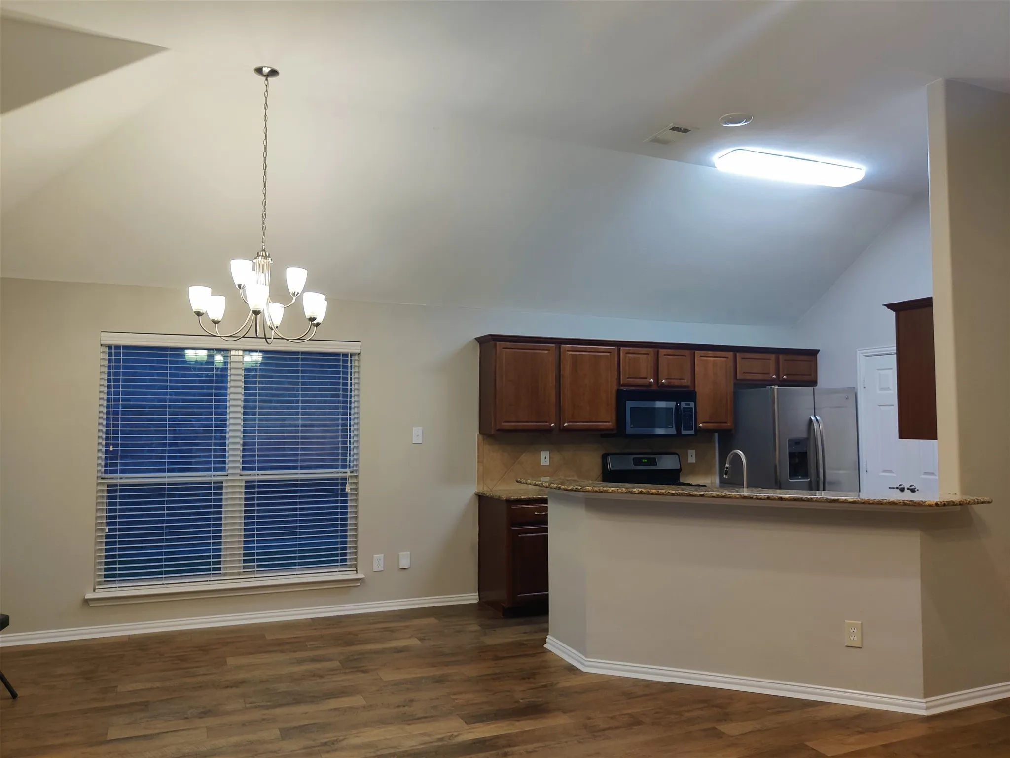 Single Family Residence For Rent in Tarrant County , 204 Bayfield Drive, Mansfield, Texas 76063, 3 Bedroom, 2 Bathroom, 2 Garage spaces, 1,650 Sqft, built in 2006, mls#21341533, Real Estate Agent in Mansfield, Homes For Rent in Tarrant county, Homes For Rent in Mansfield, Realtor in Mansfield Texas, Real Estate Brokerage Independent Realty Texas, Luminita Cordes Realtor