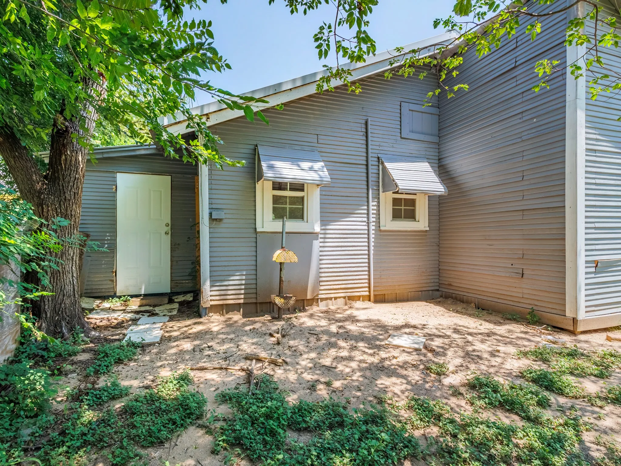 Single Family Residence For Sale in Brown County , 1805 7th Street, Brownwood, Texas 76801, 2 Bedroom, 1 Bathroom, Garage spaces, 951 Sqft, built in 0, mls#21340179, Real Estate Agent in Brownwood, Homes For Sale in Brown county, Homes For Sale in Brownwood, Realtor in Brownwood Texas, Real Estate Brokerage Independent Realty Texas, Luminita Cordes Realtor
