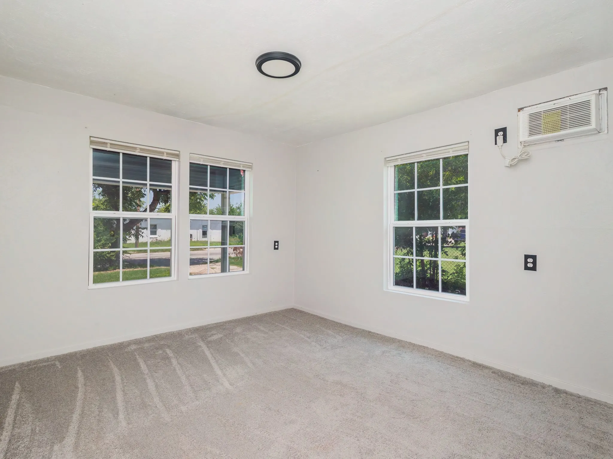Single Family Residence For Sale in Brown County , 1805 7th Street, Brownwood, Texas 76801, 2 Bedroom, 1 Bathroom, Garage spaces, 951 Sqft, built in 0, mls#21340179, Real Estate Agent in Brownwood, Homes For Sale in Brown county, Homes For Sale in Brownwood, Realtor in Brownwood Texas, Real Estate Brokerage Independent Realty Texas, Luminita Cordes Realtor