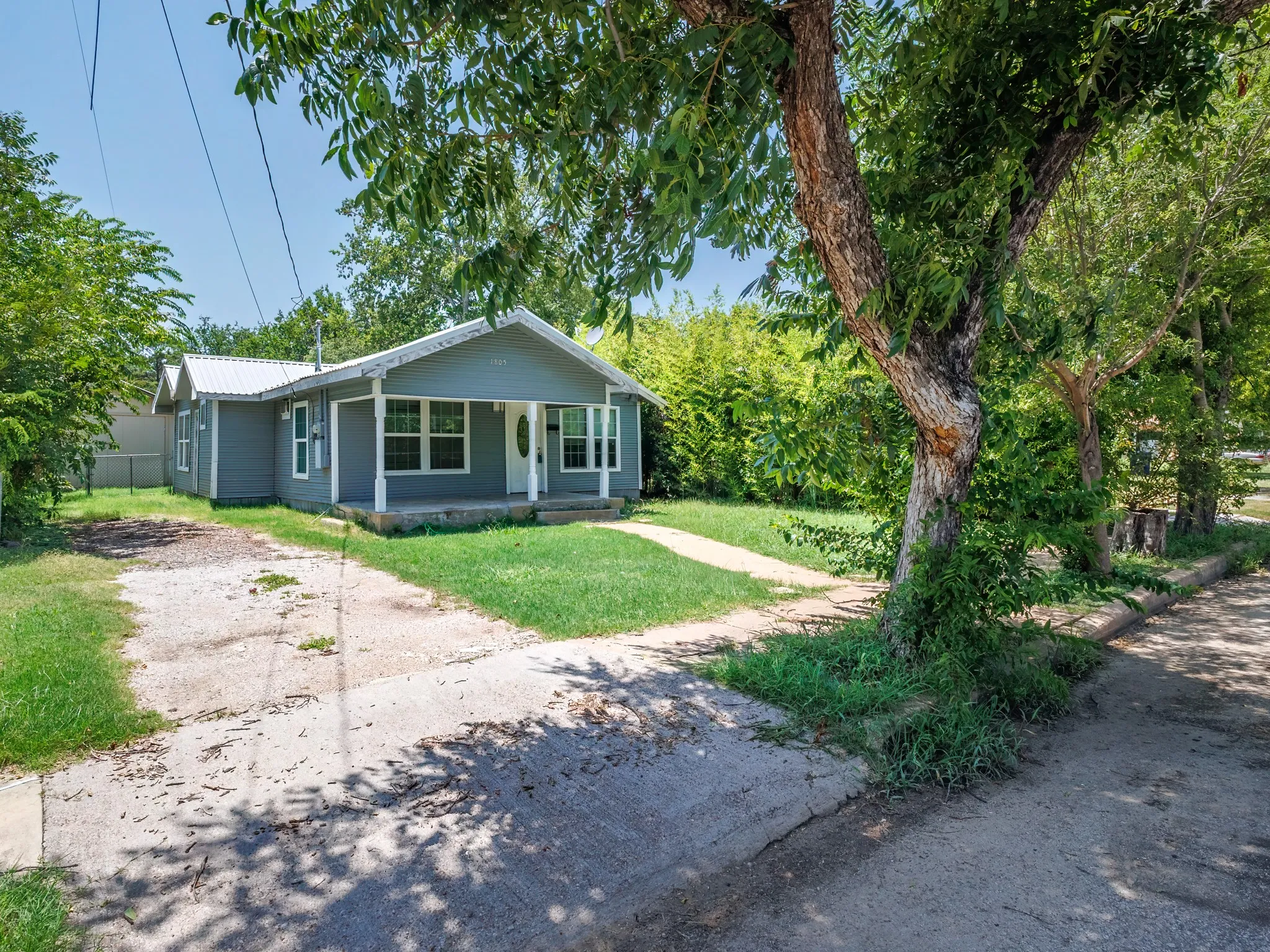 Single Family Residence For Sale in Brown County , 1805 7th Street, Brownwood, Texas 76801, 2 Bedroom, 1 Bathroom, Garage spaces, 951 Sqft, built in 0, mls#21340179, Real Estate Agent in Brownwood, Homes For Sale in Brown county, Homes For Sale in Brownwood, Realtor in Brownwood Texas, Real Estate Brokerage Independent Realty Texas, Luminita Cordes Realtor