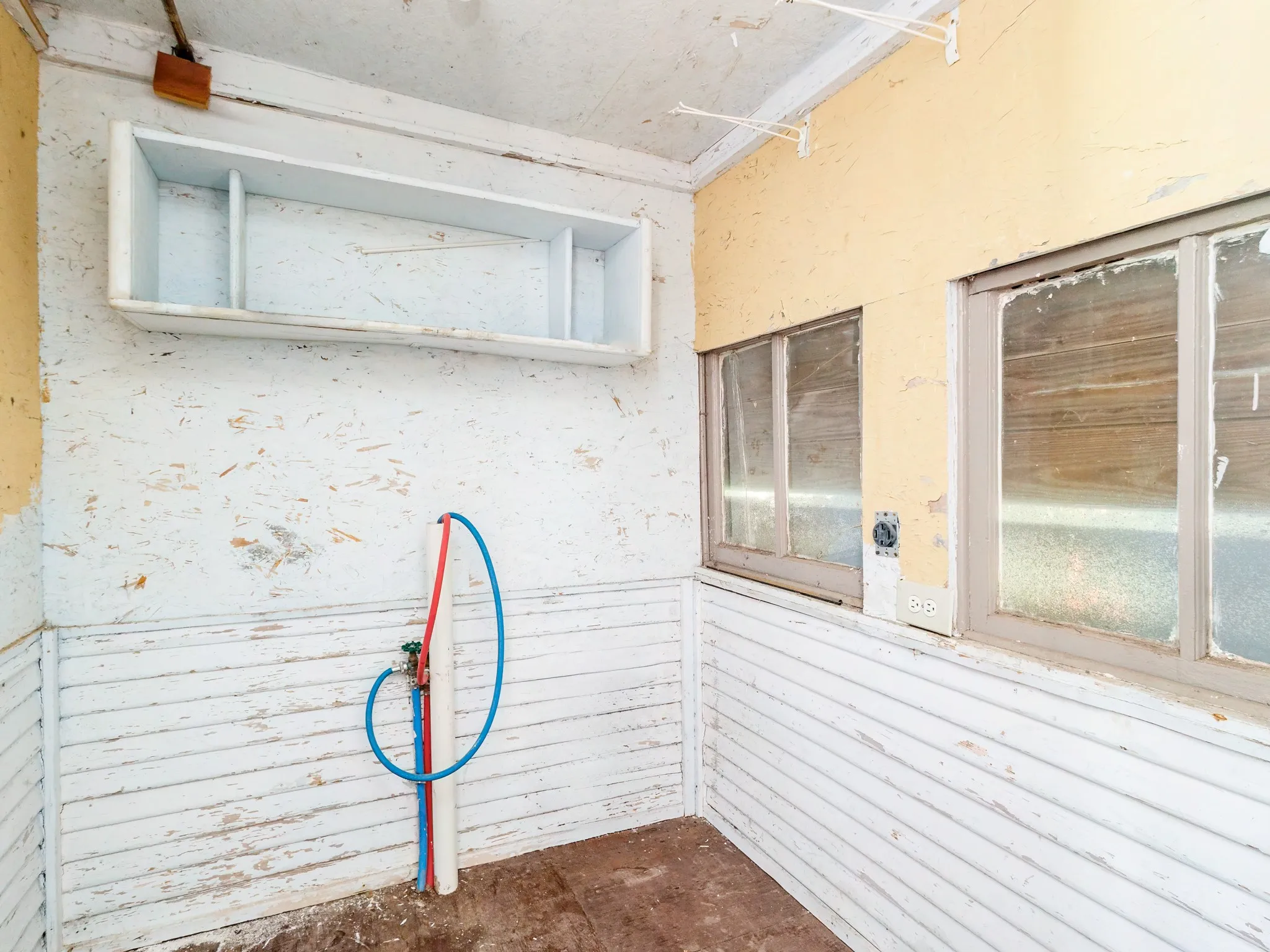 Single Family Residence For Sale in Brown County , 1805 7th Street, Brownwood, Texas 76801, 2 Bedroom, 1 Bathroom, Garage spaces, 951 Sqft, built in 0, mls#21340179, Real Estate Agent in Brownwood, Homes For Sale in Brown county, Homes For Sale in Brownwood, Realtor in Brownwood Texas, Real Estate Brokerage Independent Realty Texas, Luminita Cordes Realtor