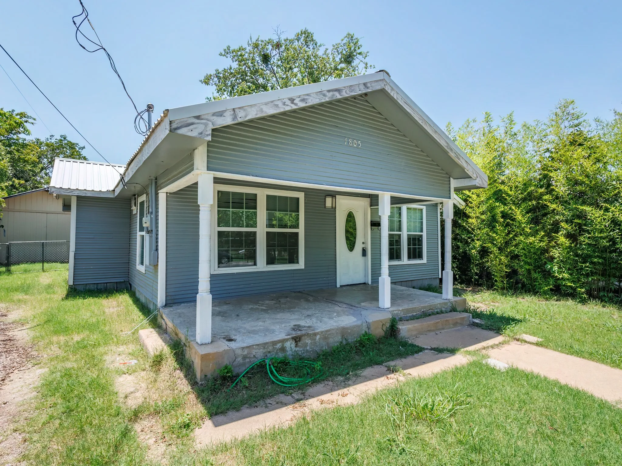 Single Family Residence For Sale in Brown County , 1805 7th Street, Brownwood, Texas 76801, 2 Bedroom, 1 Bathroom, Garage spaces, 951 Sqft, built in 0, mls#21340179, Real Estate Agent in Brownwood, Homes For Sale in Brown county, Homes For Sale in Brownwood, Realtor in Brownwood Texas, Real Estate Brokerage Independent Realty Texas, Luminita Cordes Realtor