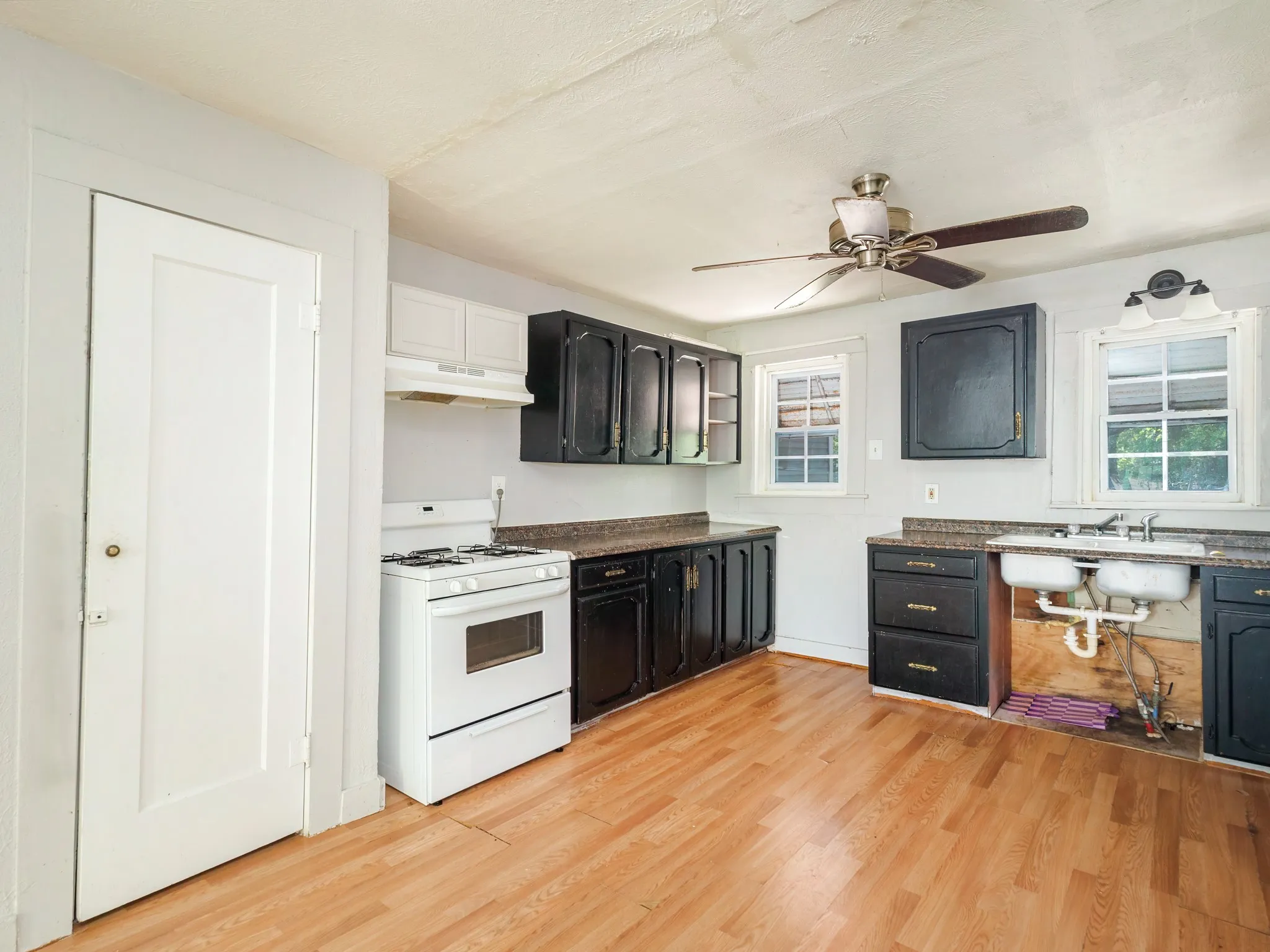 Single Family Residence For Sale in Brown County , 1805 7th Street, Brownwood, Texas 76801, 2 Bedroom, 1 Bathroom, Garage spaces, 951 Sqft, built in 0, mls#21340179, Real Estate Agent in Brownwood, Homes For Sale in Brown county, Homes For Sale in Brownwood, Realtor in Brownwood Texas, Real Estate Brokerage Independent Realty Texas, Luminita Cordes Realtor