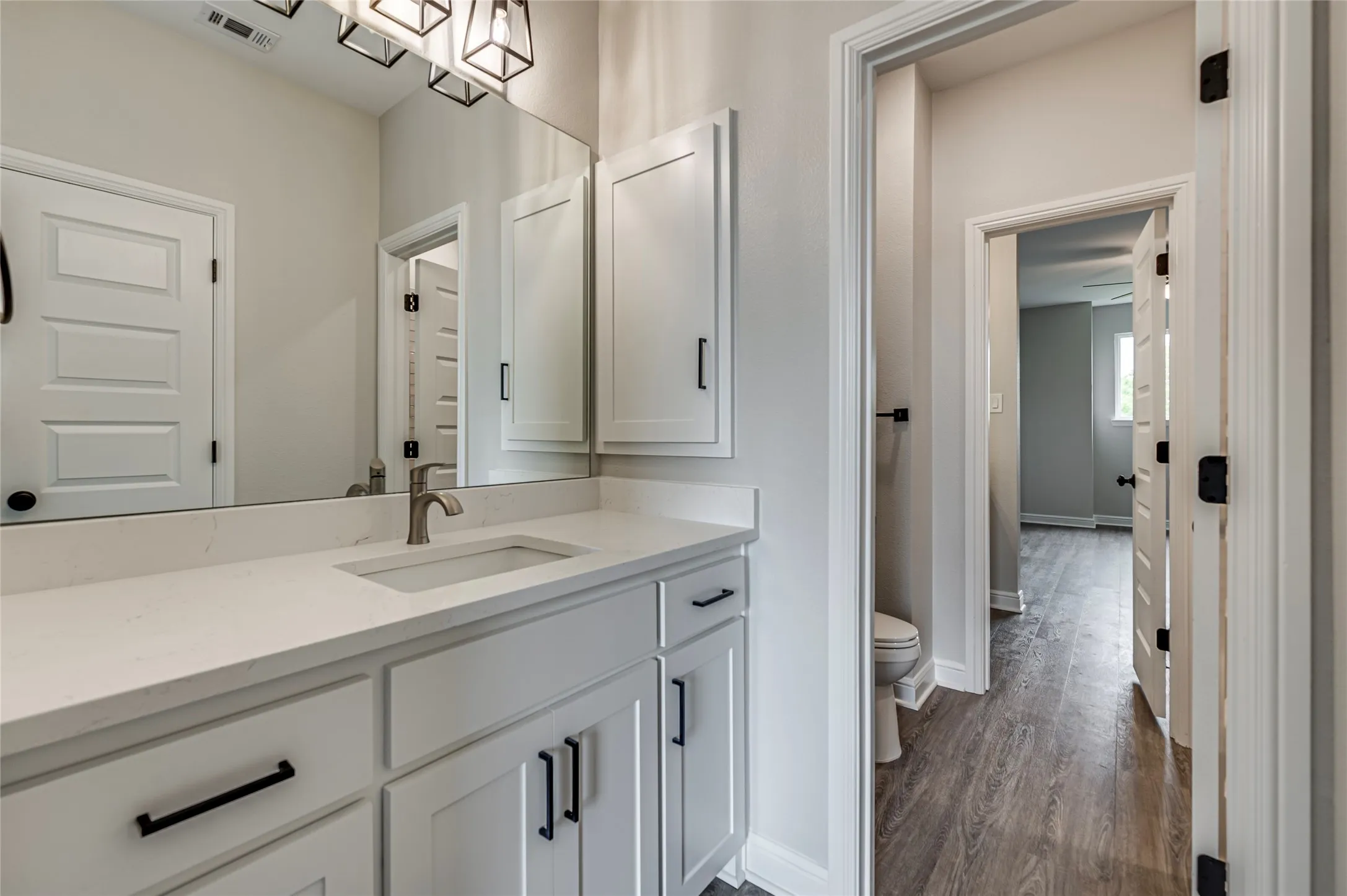 Townhouse For Rent in Ellis County , 8243 Heritage Glen Drive, Red Oak, Texas 75154, 3 Bedroom, 3 Bathroom, 1 Garage spaces, 1,940 Sqft, built in 2022, mls#21339156, Real Estate Agent in Red Oak, Homes For Rent in Ellis county, Homes For Rent in Red Oak, Realtor in Red Oak Texas, Real Estate Brokerage Independent Realty Texas, Luminita Cordes Realtor