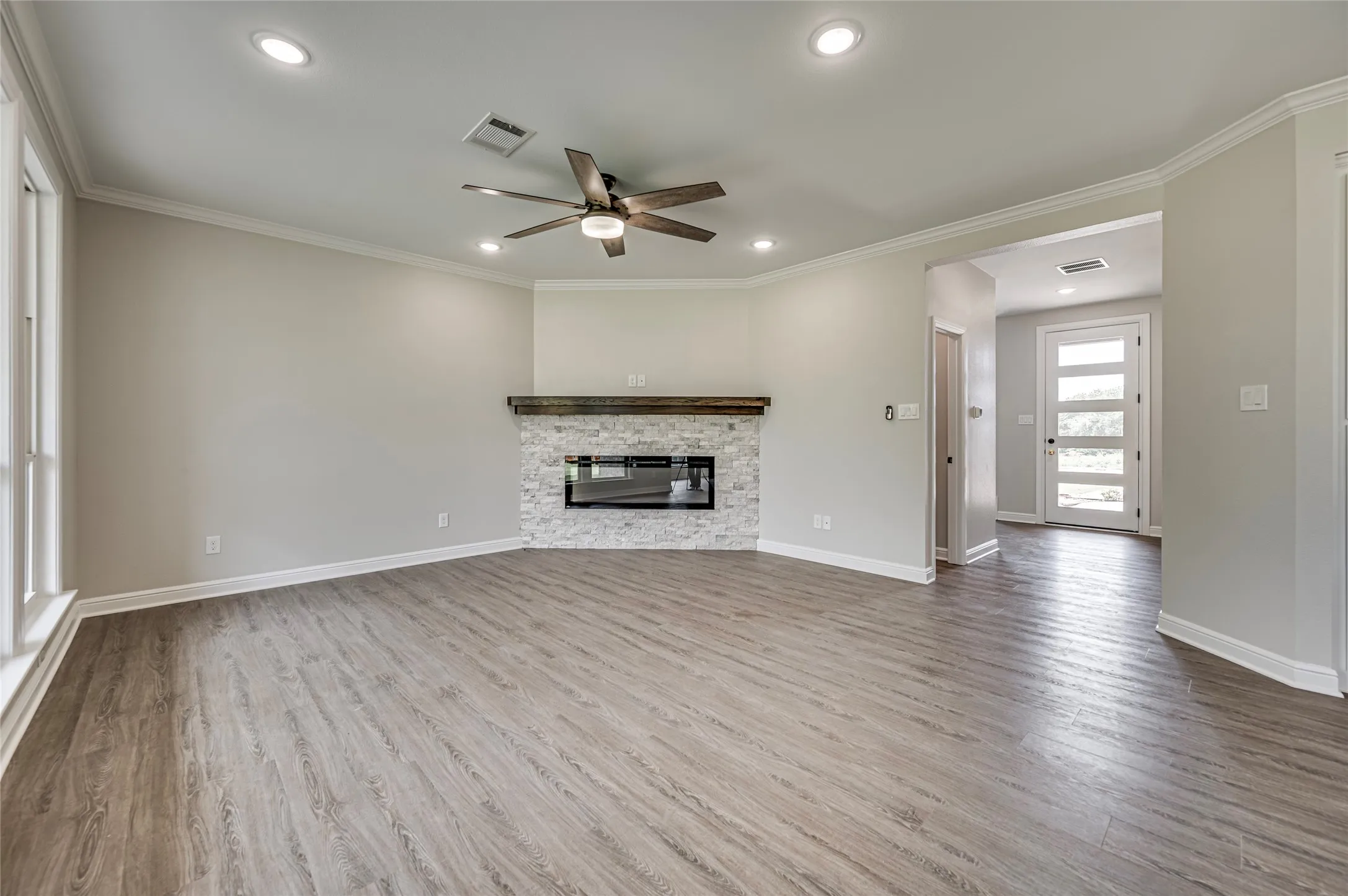 Townhouse For Rent in Ellis County , 8243 Heritage Glen Drive, Red Oak, Texas 75154, 3 Bedroom, 3 Bathroom, 1 Garage spaces, 1,940 Sqft, built in 2022, mls#21339156, Real Estate Agent in Red Oak, Homes For Rent in Ellis county, Homes For Rent in Red Oak, Realtor in Red Oak Texas, Real Estate Brokerage Independent Realty Texas, Luminita Cordes Realtor
