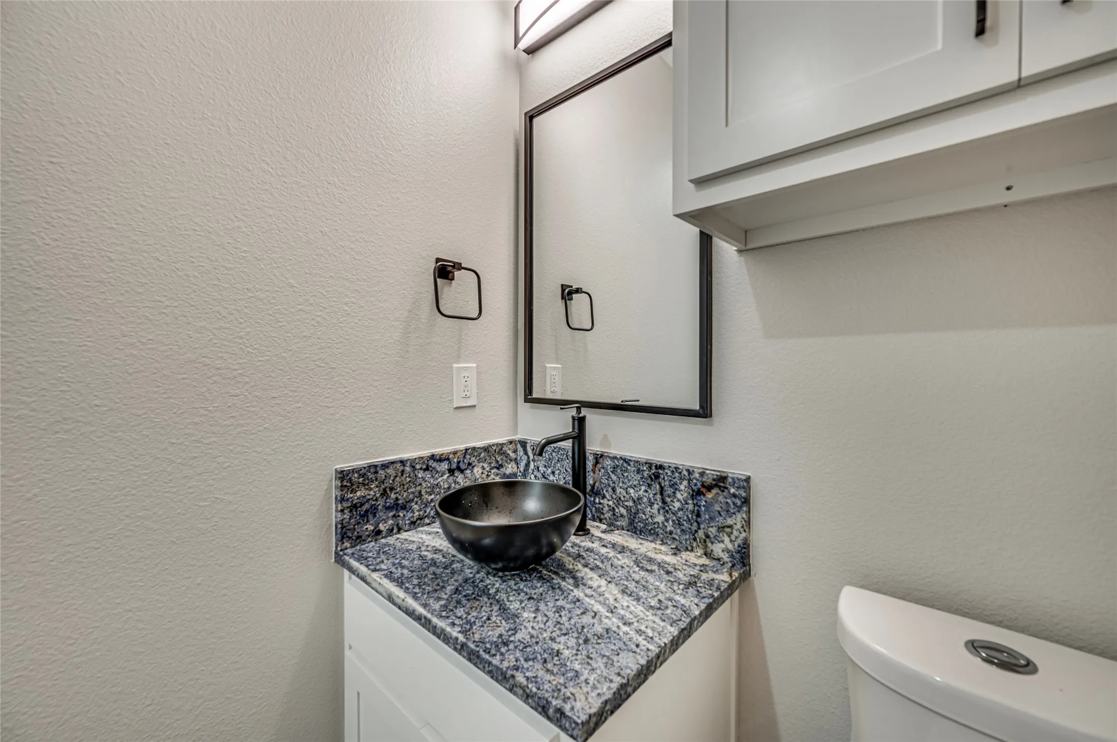 Townhouse For Rent in Ellis County , 8243 Heritage Glen Drive, Red Oak, Texas 75154, 3 Bedroom, 3 Bathroom, 1 Garage spaces, 1,940 Sqft, built in 2022, mls#21339156, Real Estate Agent in Red Oak, Homes For Rent in Ellis county, Homes For Rent in Red Oak, Realtor in Red Oak Texas, Real Estate Brokerage Independent Realty Texas, Luminita Cordes Realtor