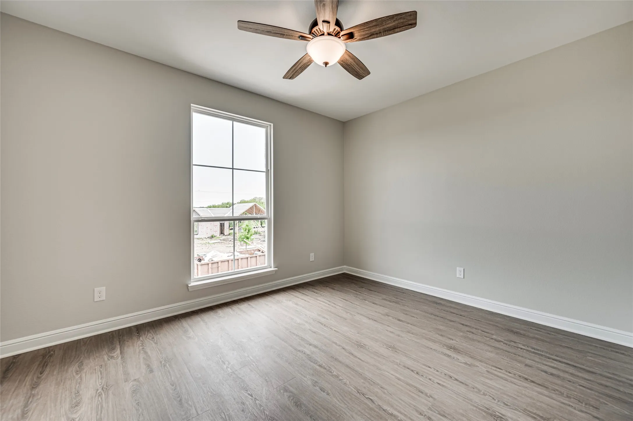 Townhouse For Rent in Ellis County , 8243 Heritage Glen Drive, Red Oak, Texas 75154, 3 Bedroom, 3 Bathroom, 1 Garage spaces, 1,940 Sqft, built in 2022, mls#21339156, Real Estate Agent in Red Oak, Homes For Rent in Ellis county, Homes For Rent in Red Oak, Realtor in Red Oak Texas, Real Estate Brokerage Independent Realty Texas, Luminita Cordes Realtor