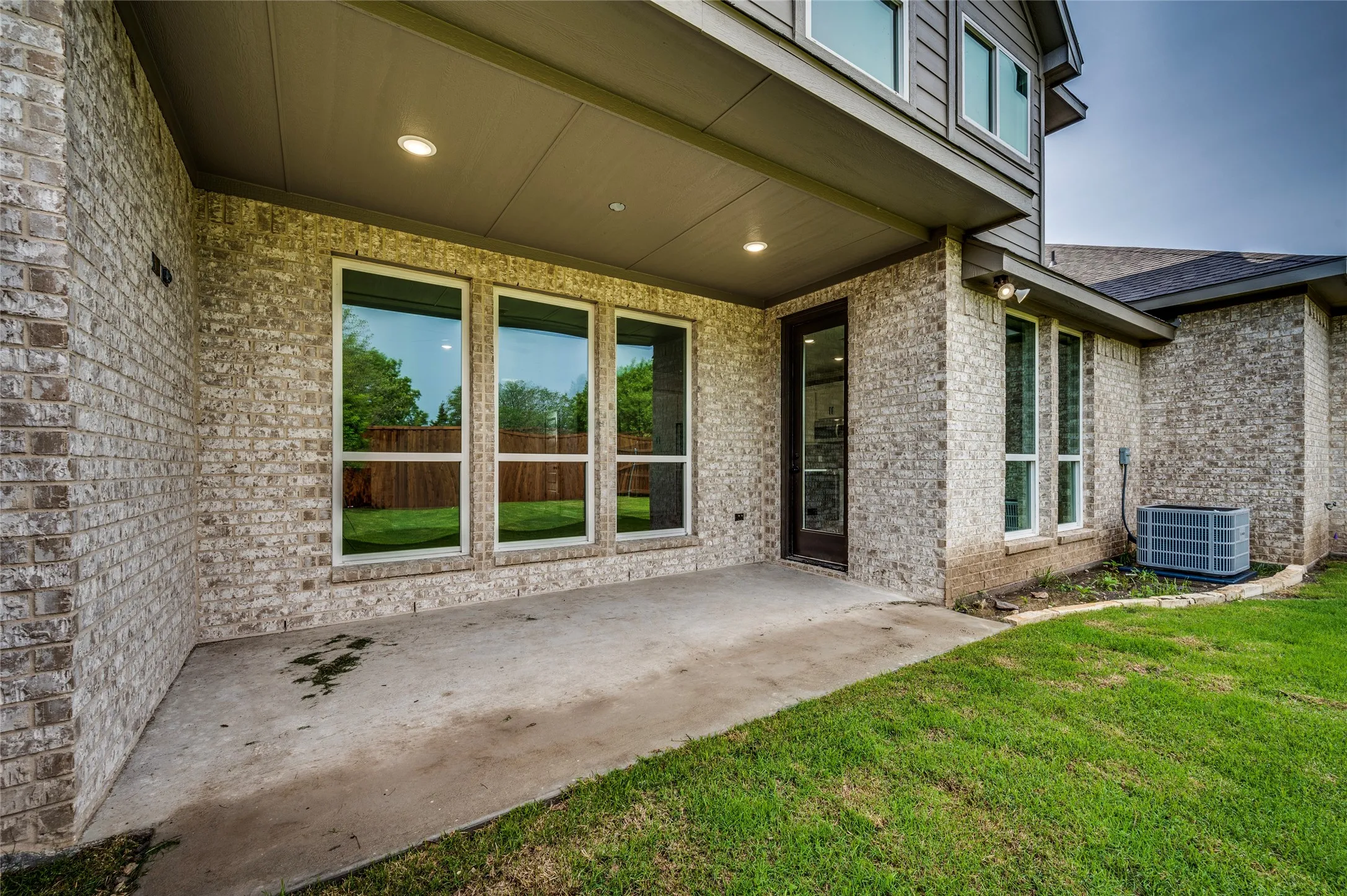 Townhouse For Rent in Ellis County , 8243 Heritage Glen Drive, Red Oak, Texas 75154, 3 Bedroom, 3 Bathroom, 1 Garage spaces, 1,940 Sqft, built in 2022, mls#21339156, Real Estate Agent in Red Oak, Homes For Rent in Ellis county, Homes For Rent in Red Oak, Realtor in Red Oak Texas, Real Estate Brokerage Independent Realty Texas, Luminita Cordes Realtor