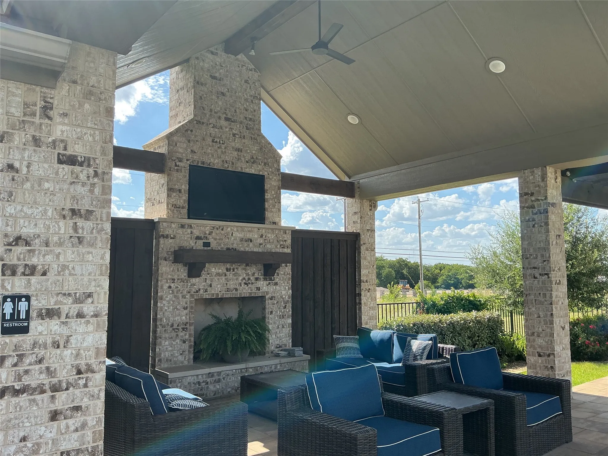 Townhouse For Rent in Ellis County , 8243 Heritage Glen Drive, Red Oak, Texas 75154, 3 Bedroom, 3 Bathroom, 1 Garage spaces, 1,940 Sqft, built in 2022, mls#21339156, Real Estate Agent in Red Oak, Homes For Rent in Ellis county, Homes For Rent in Red Oak, Realtor in Red Oak Texas, Real Estate Brokerage Independent Realty Texas, Luminita Cordes Realtor